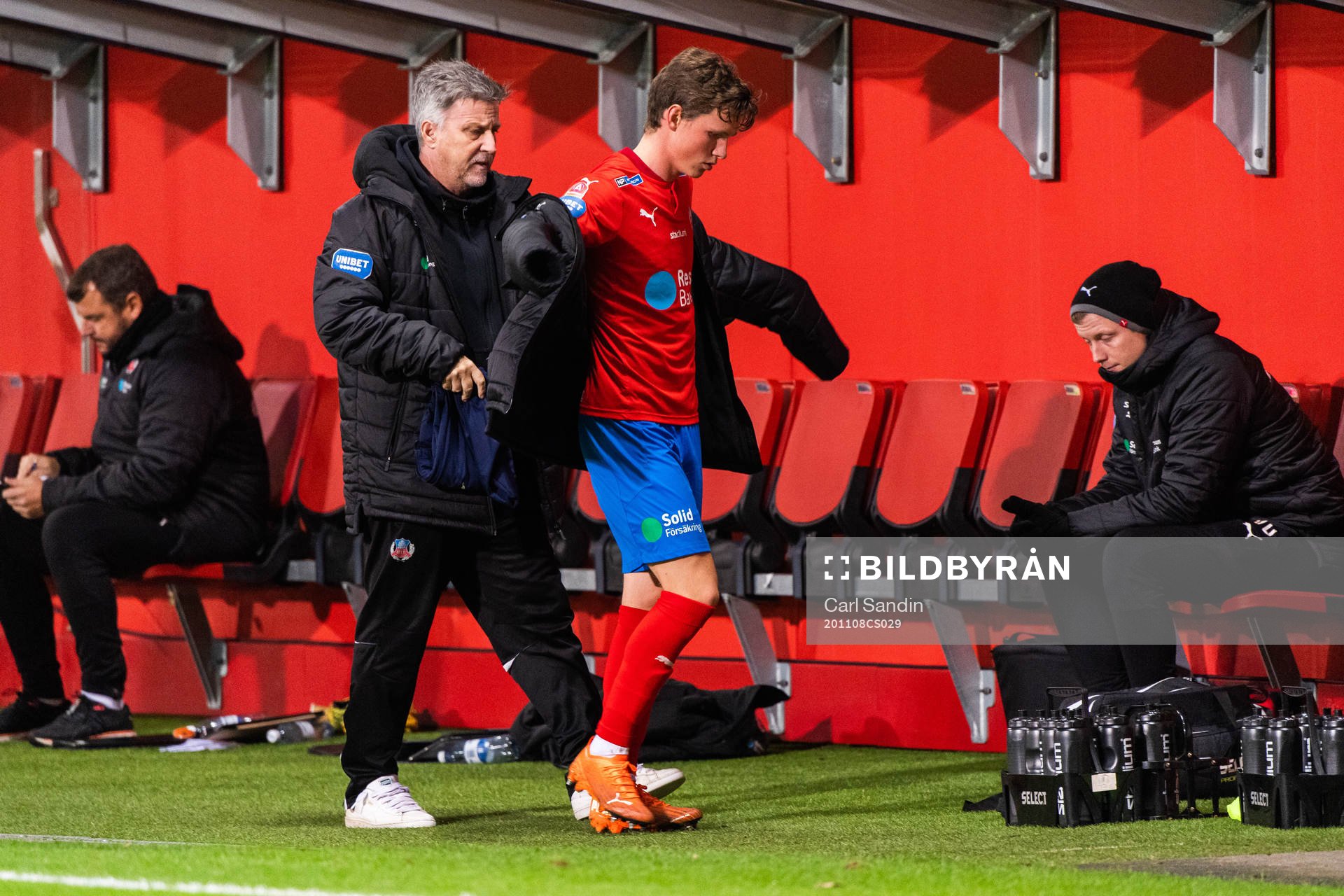 Helsingborgs Max Svensson byts ut