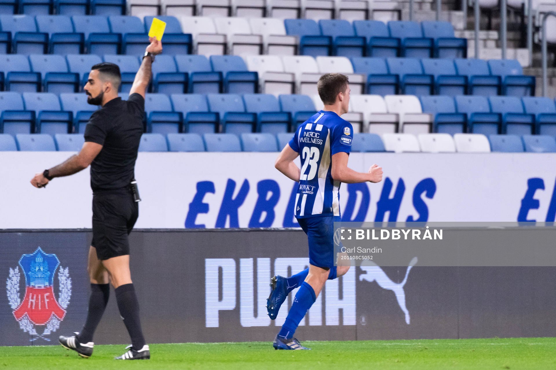 IFK Göteborg Emil Holm får gult kort