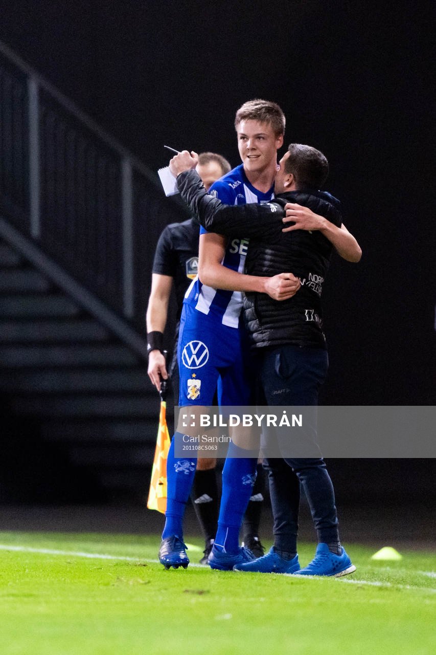 IFK Göteborg Emil Holm jublar med assisterande tränare
