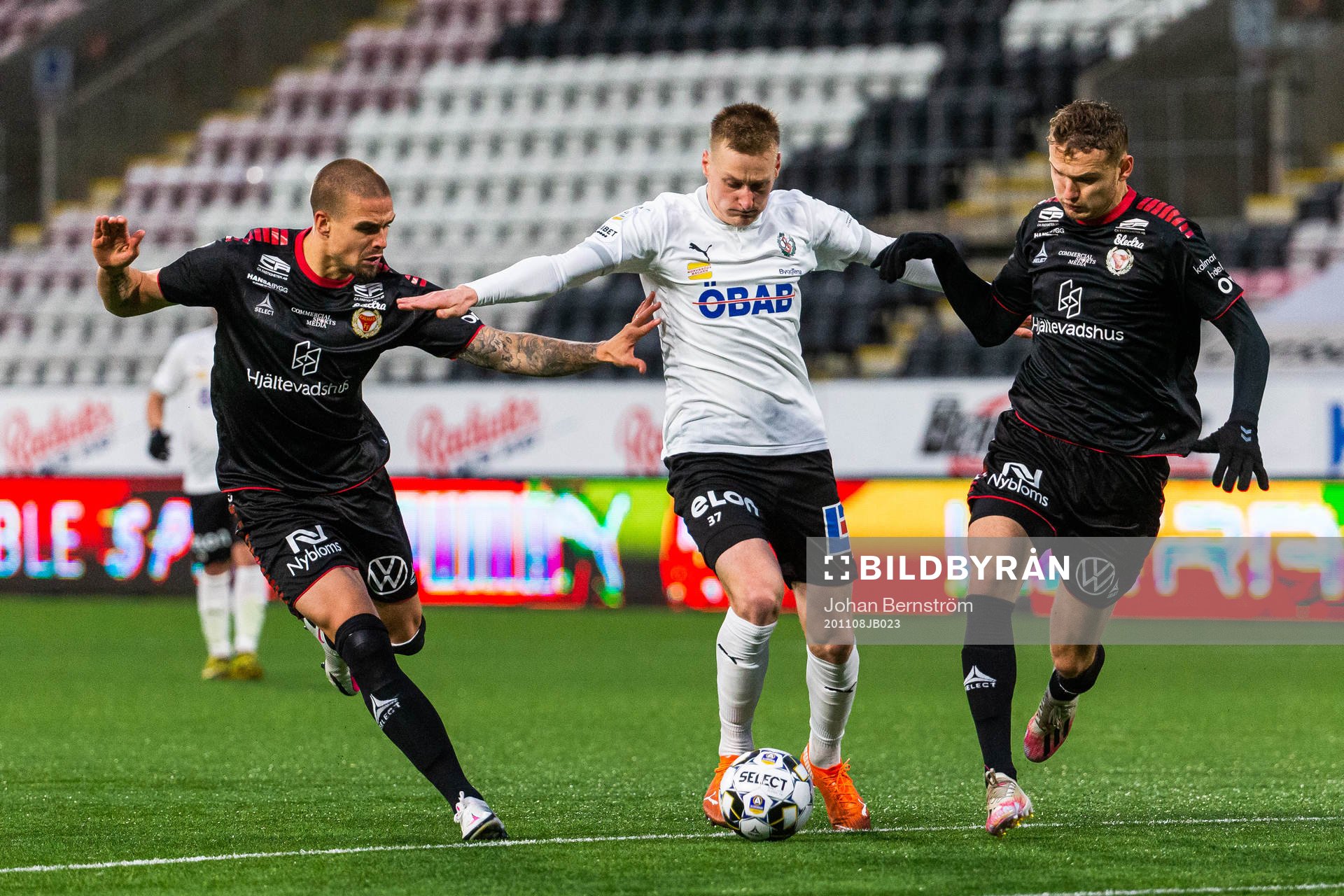 Kalmars Douglas Bergqvist och Örebros Rasmus Karjalainen