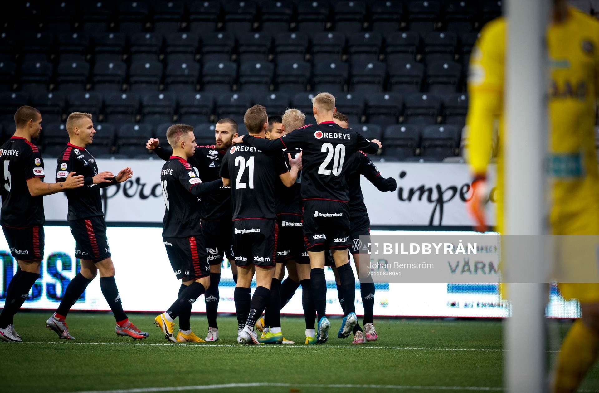 Kalmarspelarna jublar vid Örebrosjälvmål till 0-1