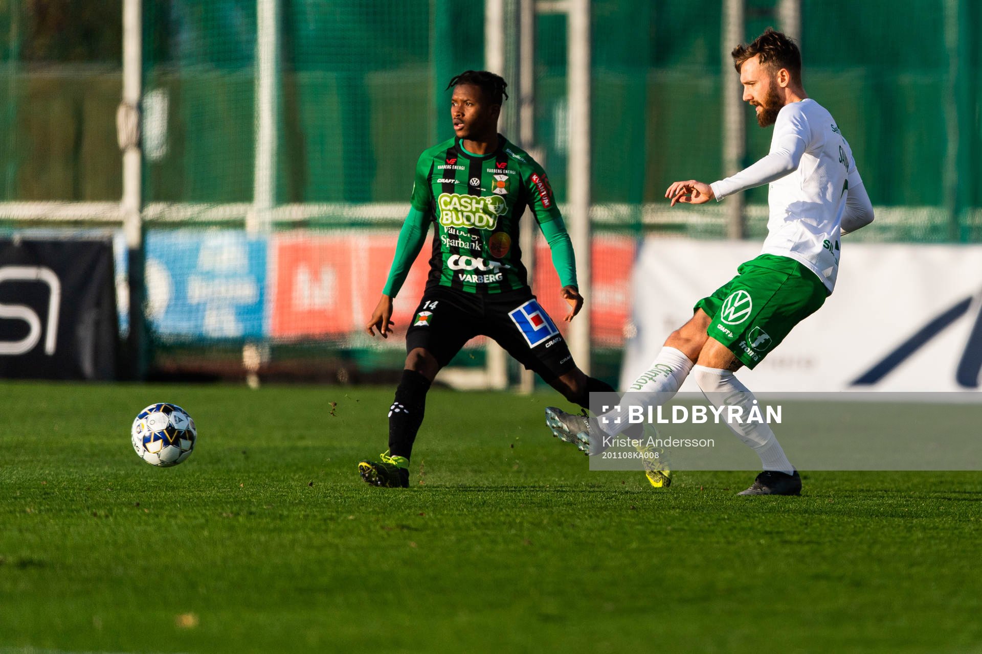 Varbergs Adama Fofana och Hammarbys Simon Sandberg