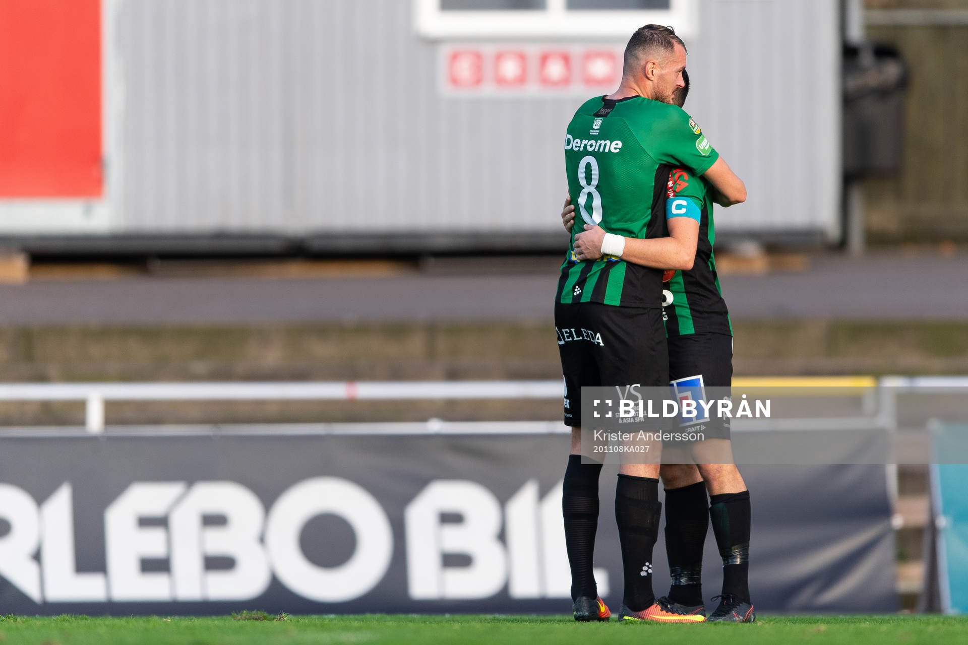 Varbergs Albert Ejupi och Astrit Selmani jublar