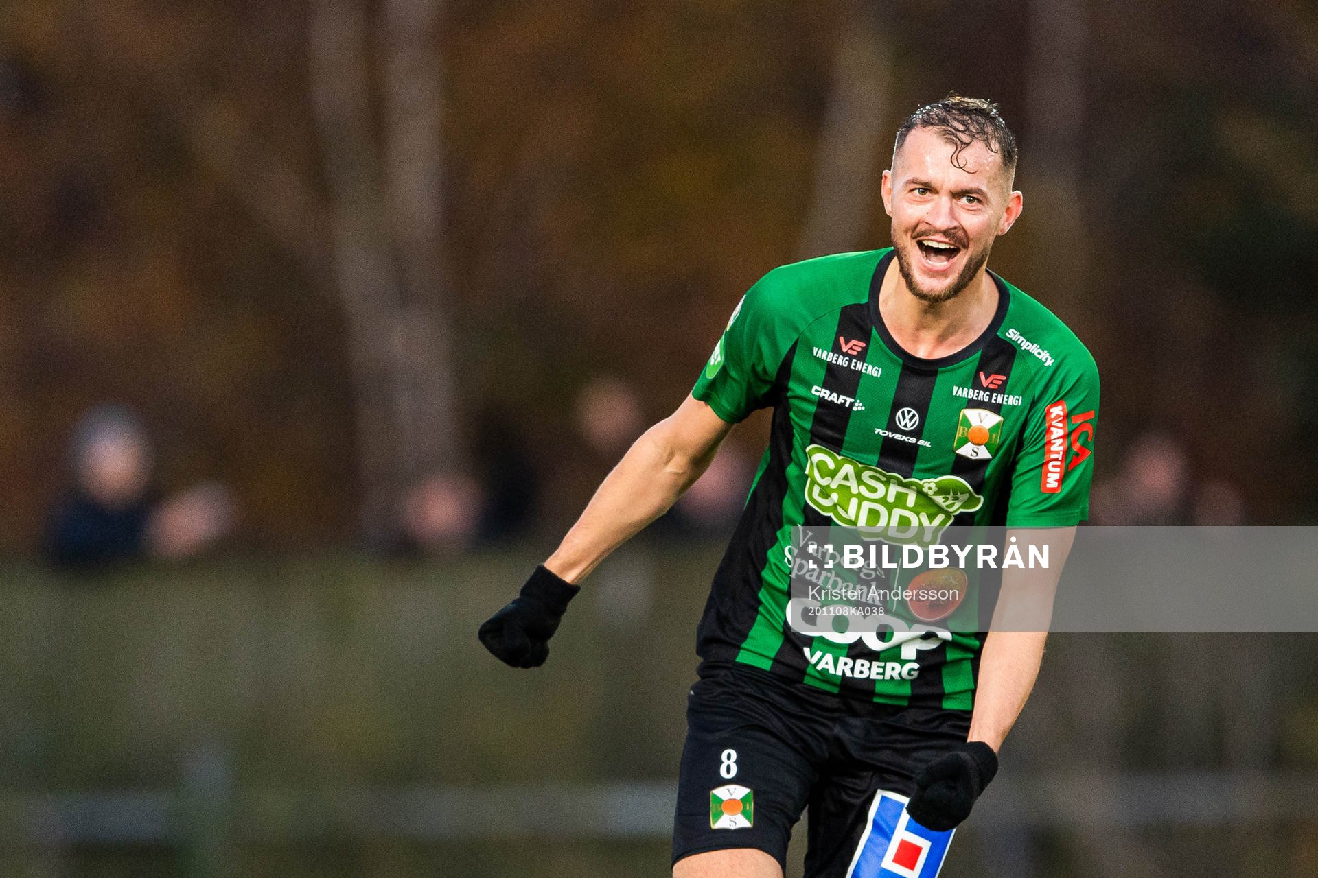 Varbergs Albert Ejupi jublar efter att han gjort 4-2 under fotbollsmatchen i Allsvenskan mellan Varberg och Hammarby den 8 november 2020 i Varberg.