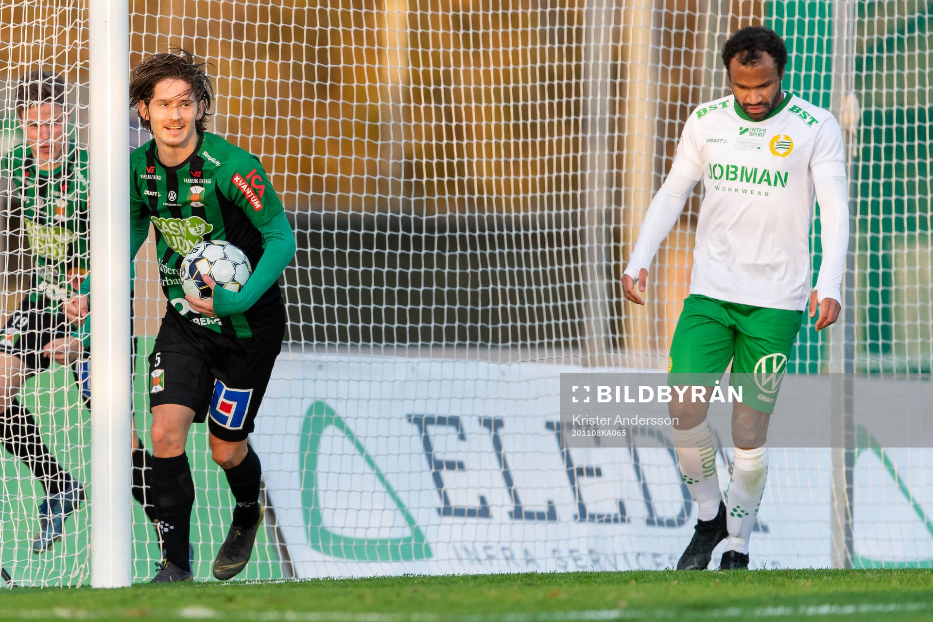 Varbergs Robin Book jublar och Hammarbys Serge-Junior