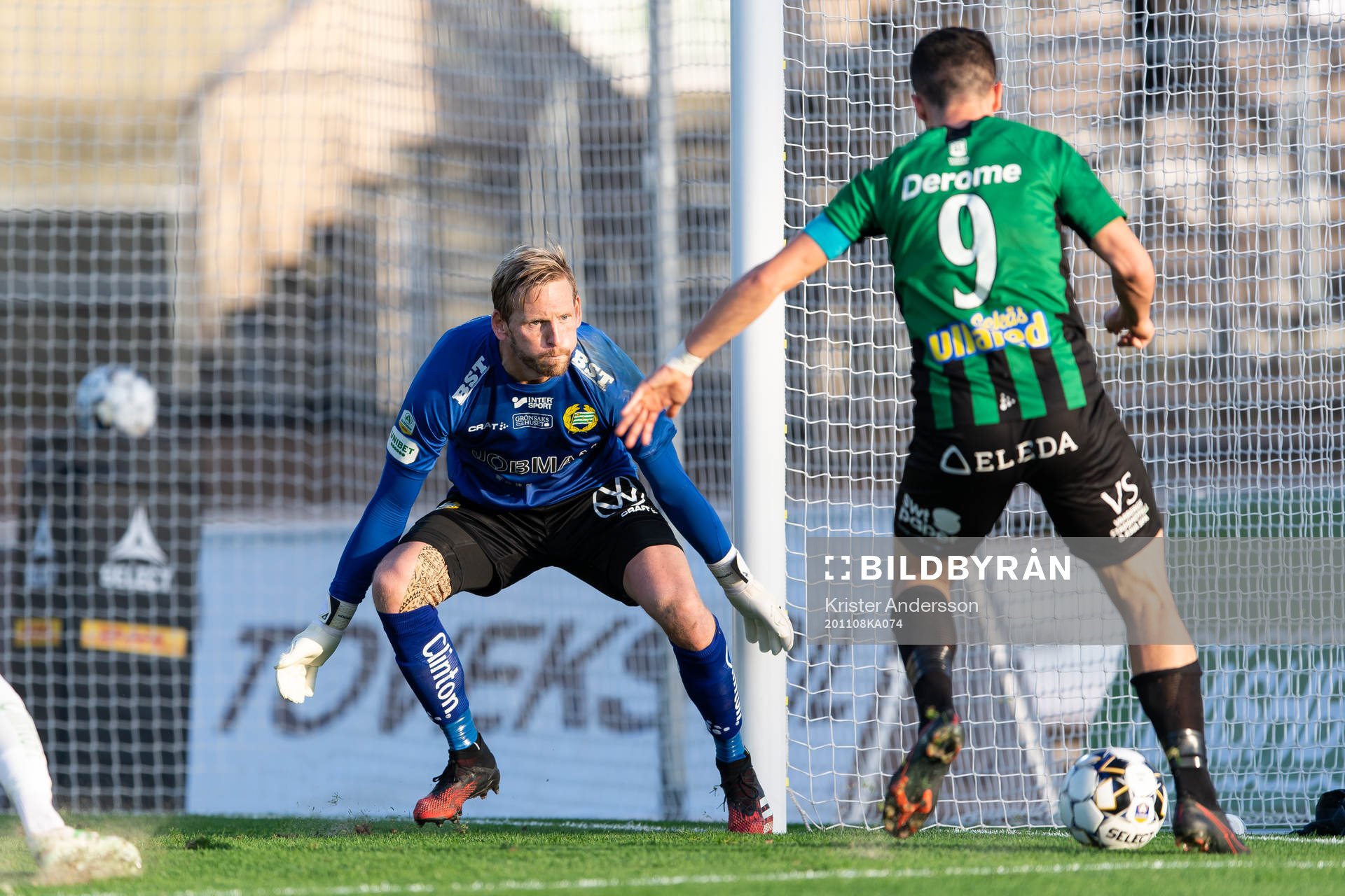 Hammarbys målvakt David Ousted och Varbergs Astrit Selmani