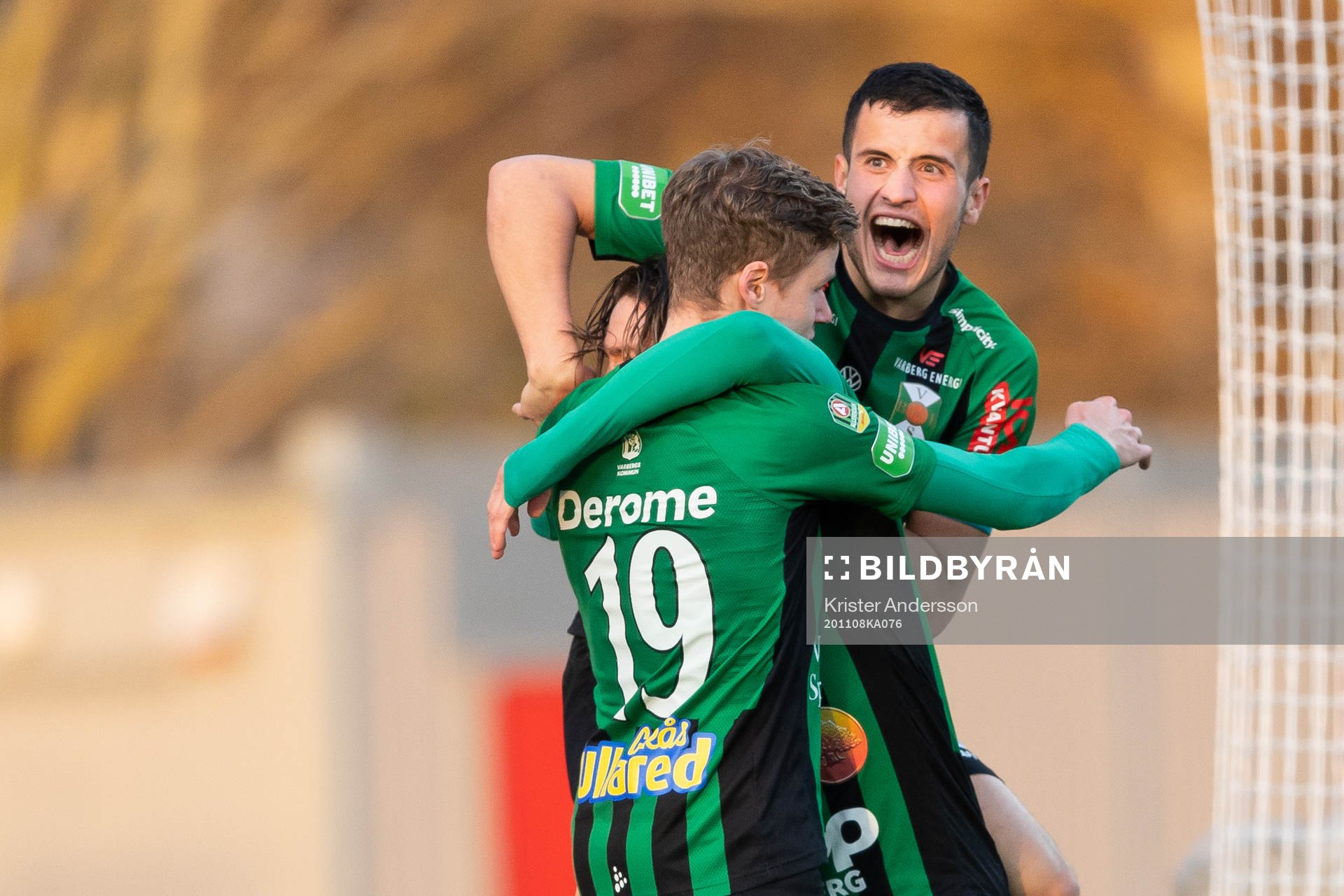 Varbergs Astrit Selmani jublar med Gustav Norlin