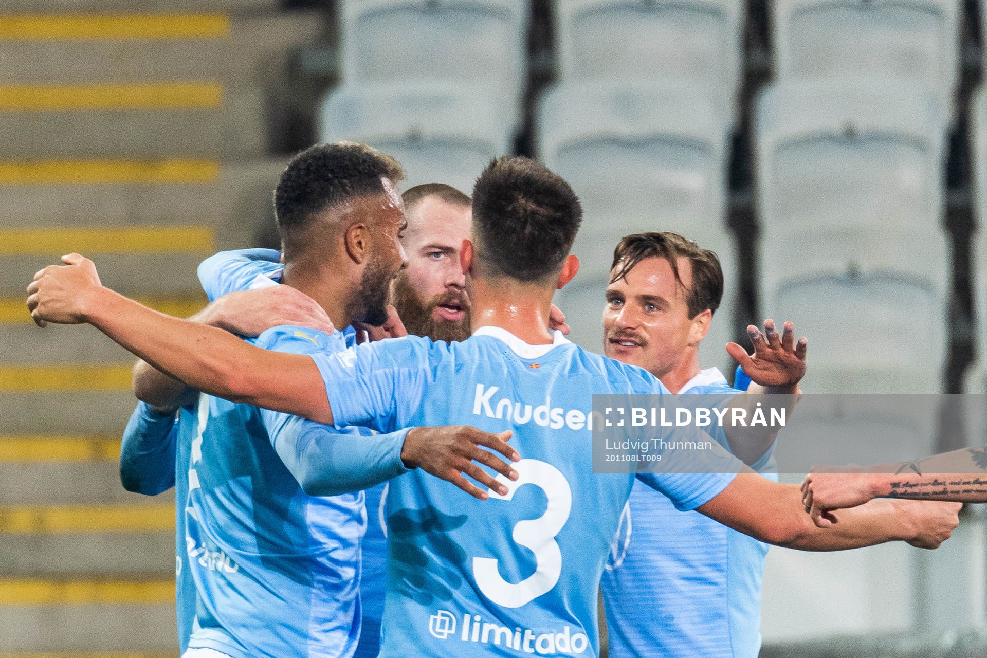 Malmö FFs  Ola Toivonen jublar med lagkamrater