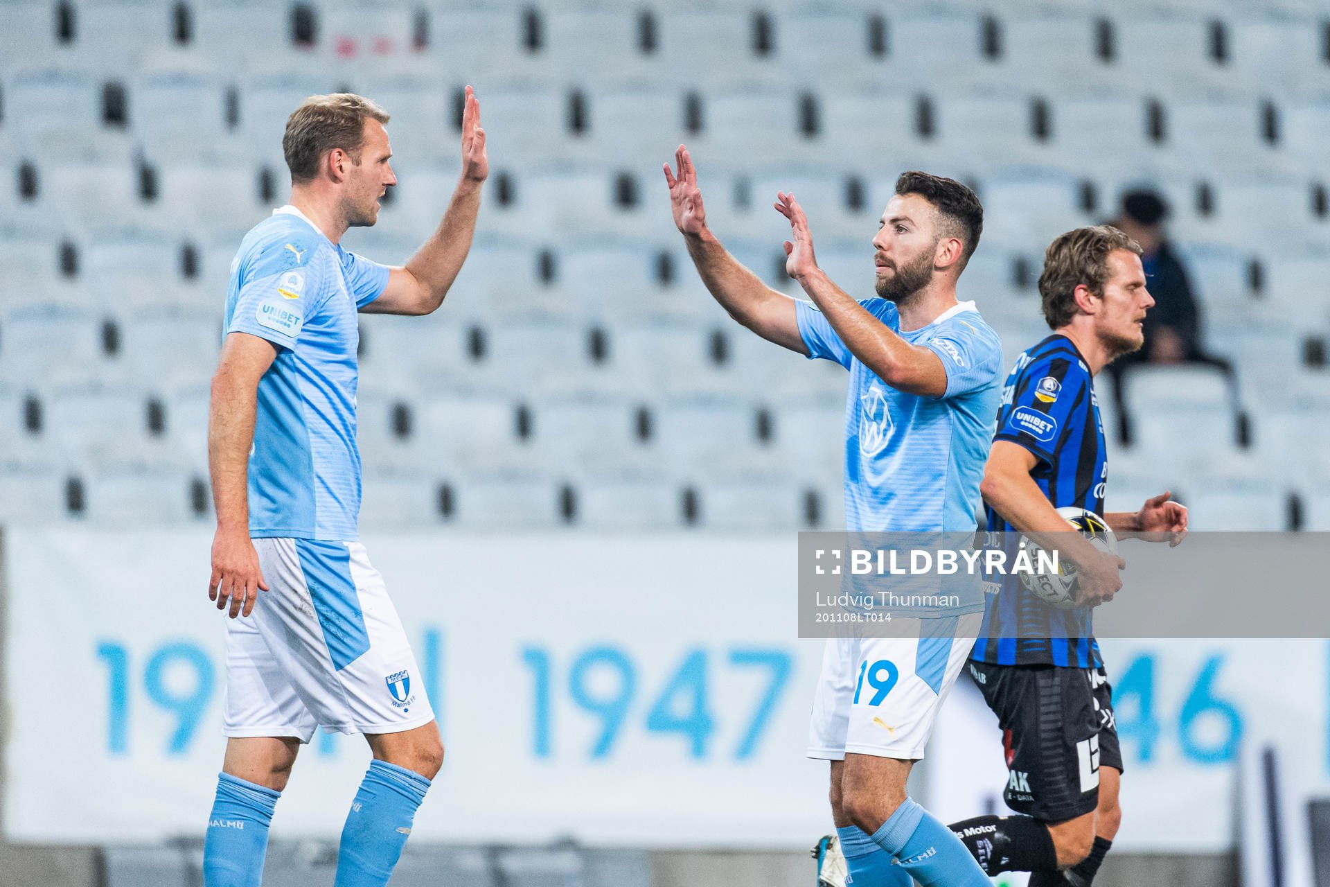 Malmö FFs  Ola Toivonen jublar med Erdal Rakip