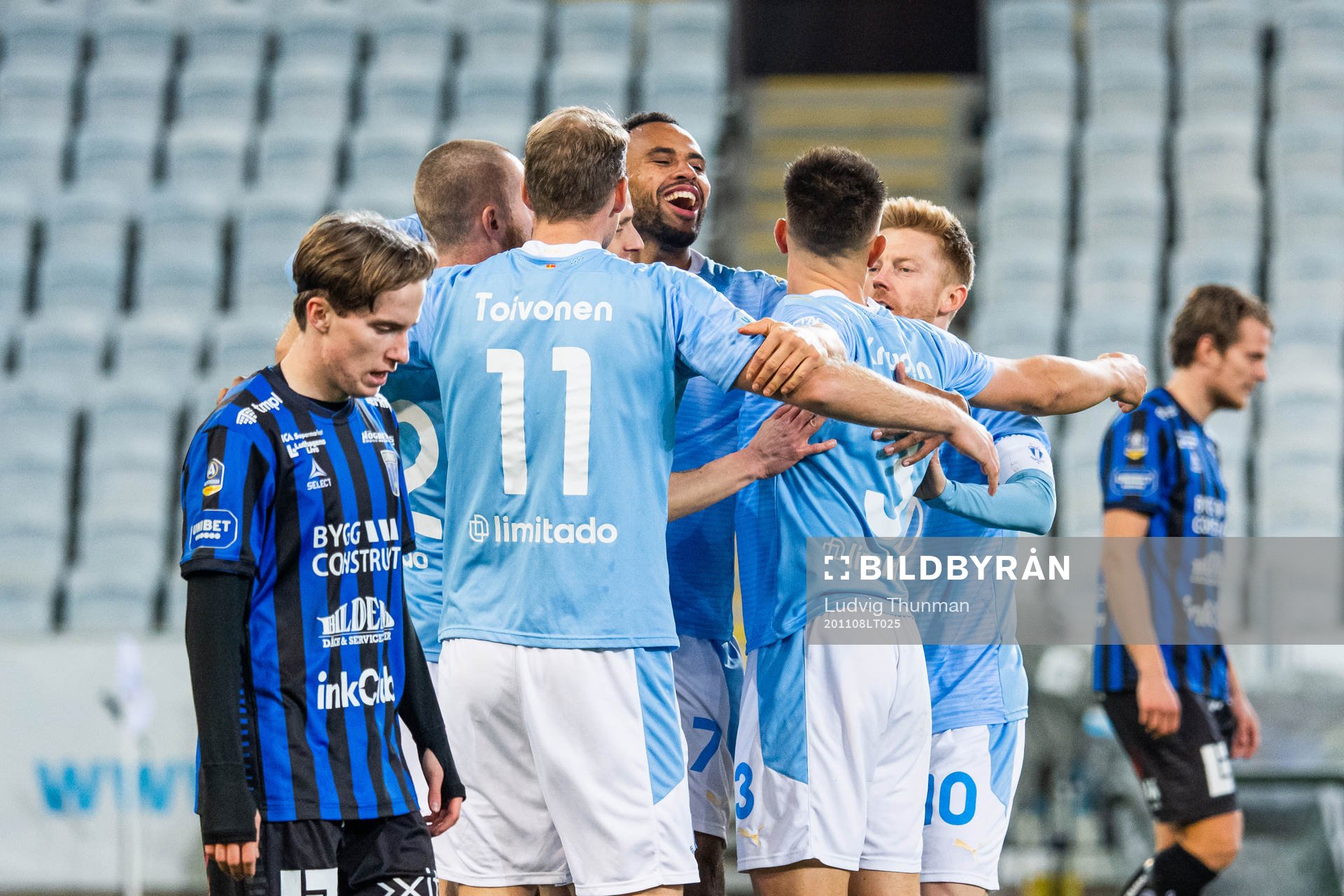 Sirius Niklas Thor deppar medan Malmö FFs  Isaac Kiese