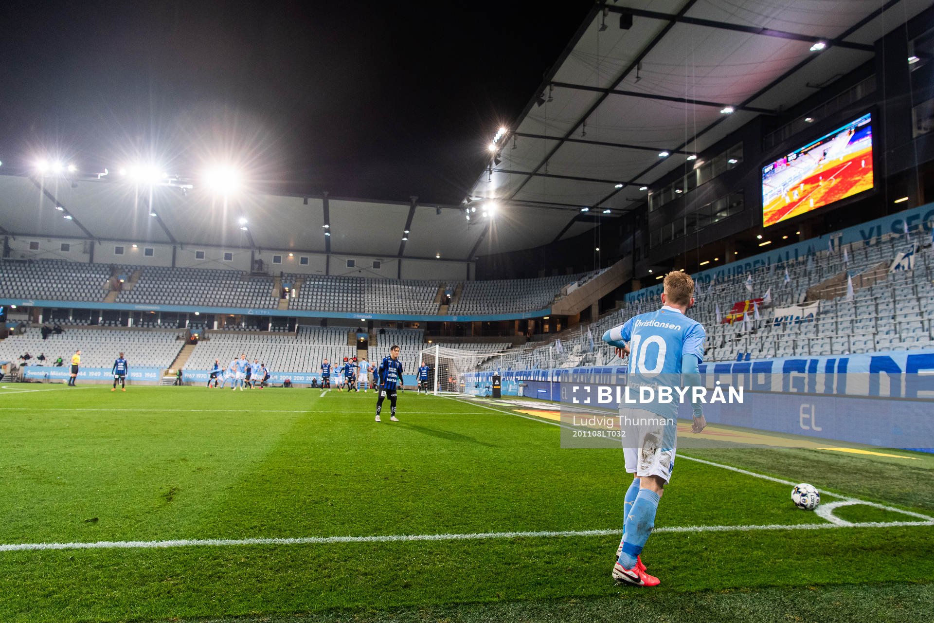 Malmö FFs Anders Christiansen slår en hörna