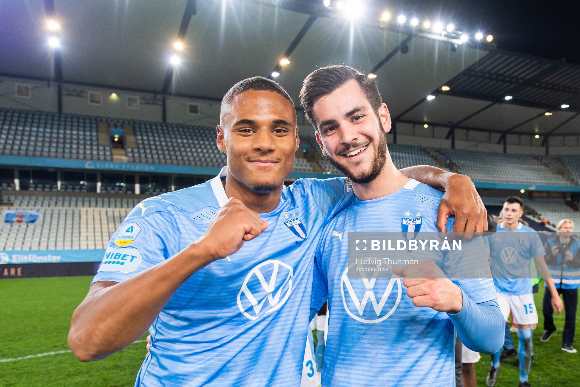 Malmö FFs Amin Sarr och Adi Nalic jublar över SM-guldet