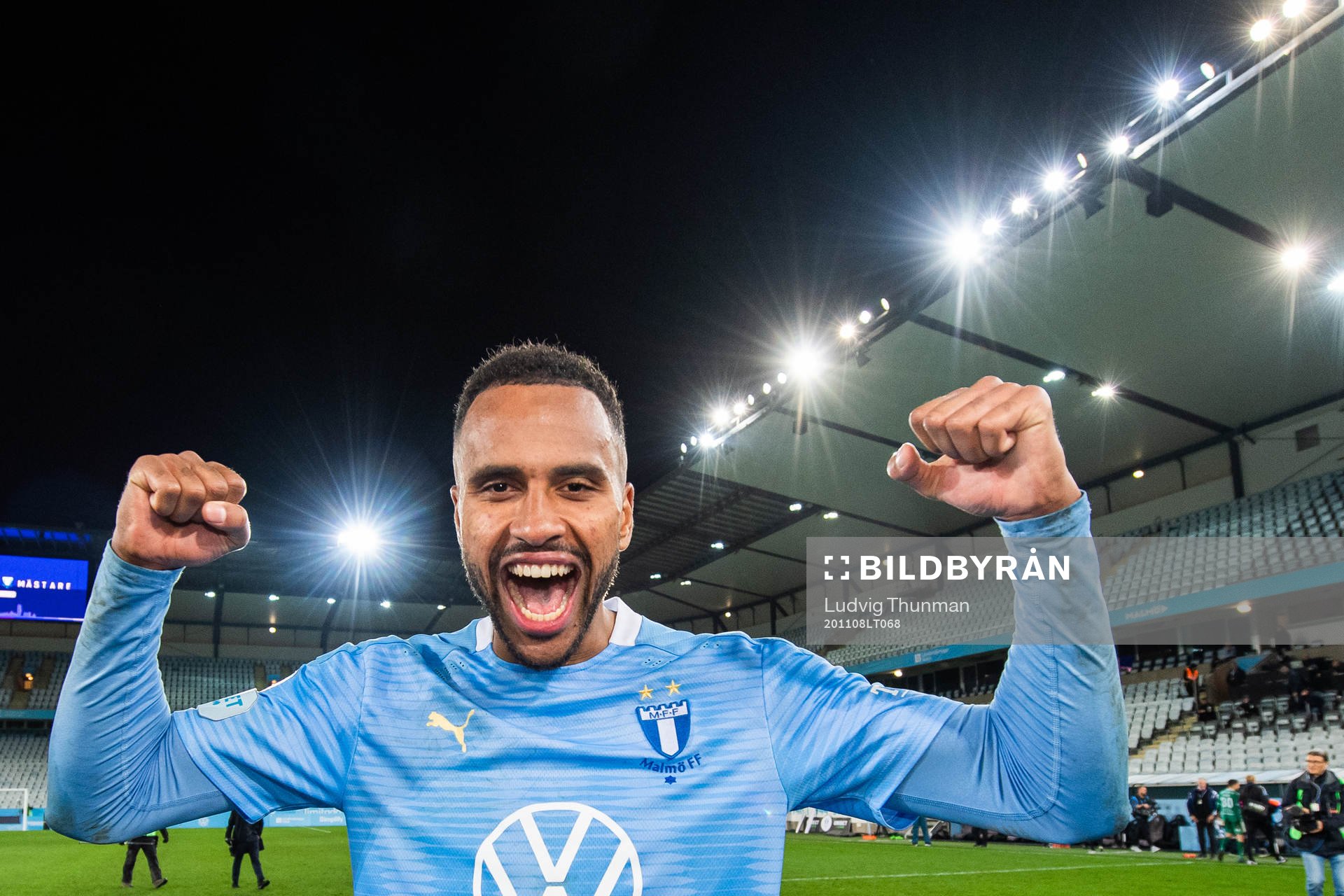Malmö FFs Isaac Kiese Thelin jublar över SM-guldet