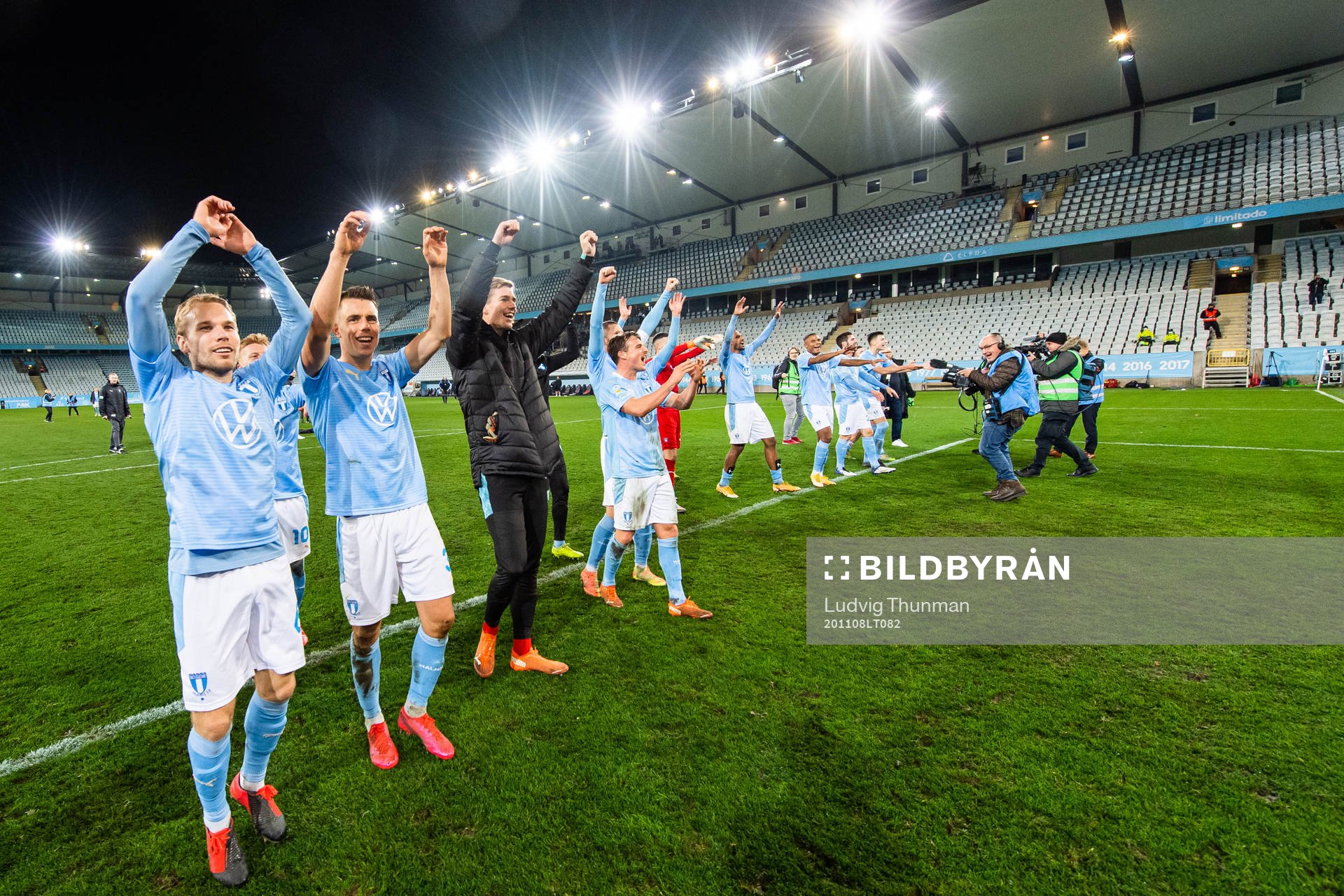 Malmö FFs Oscar Lewicki och Arnór Traustason jublar över
