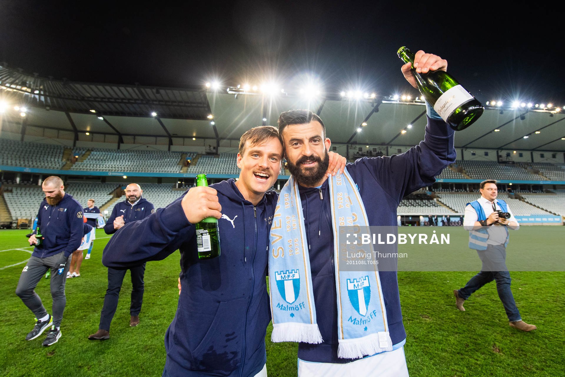 Malmö FFs Eric Larsson och Behrang Safari jublar över