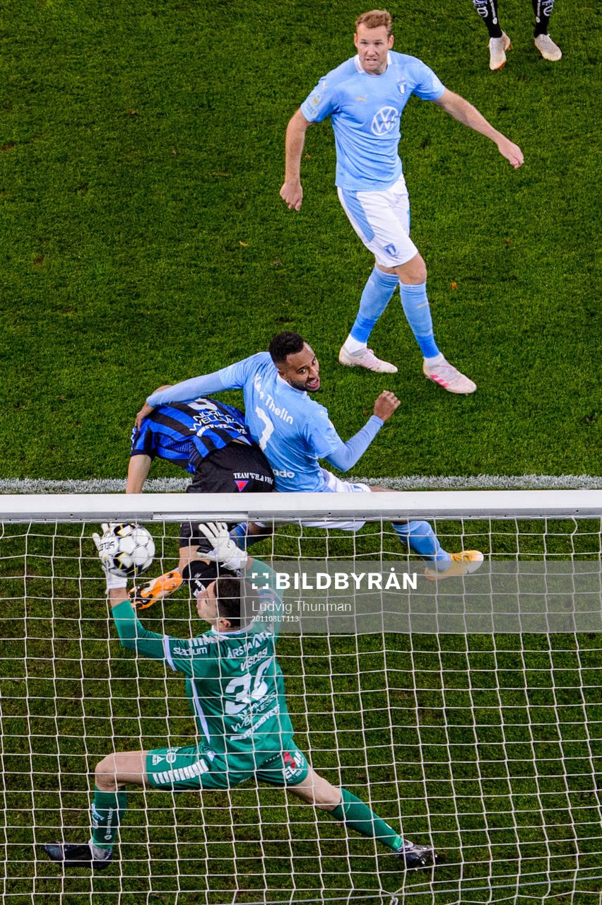 Malmö FFs  Isaac Kiese Thelin gör 1-0 bakom Sirius