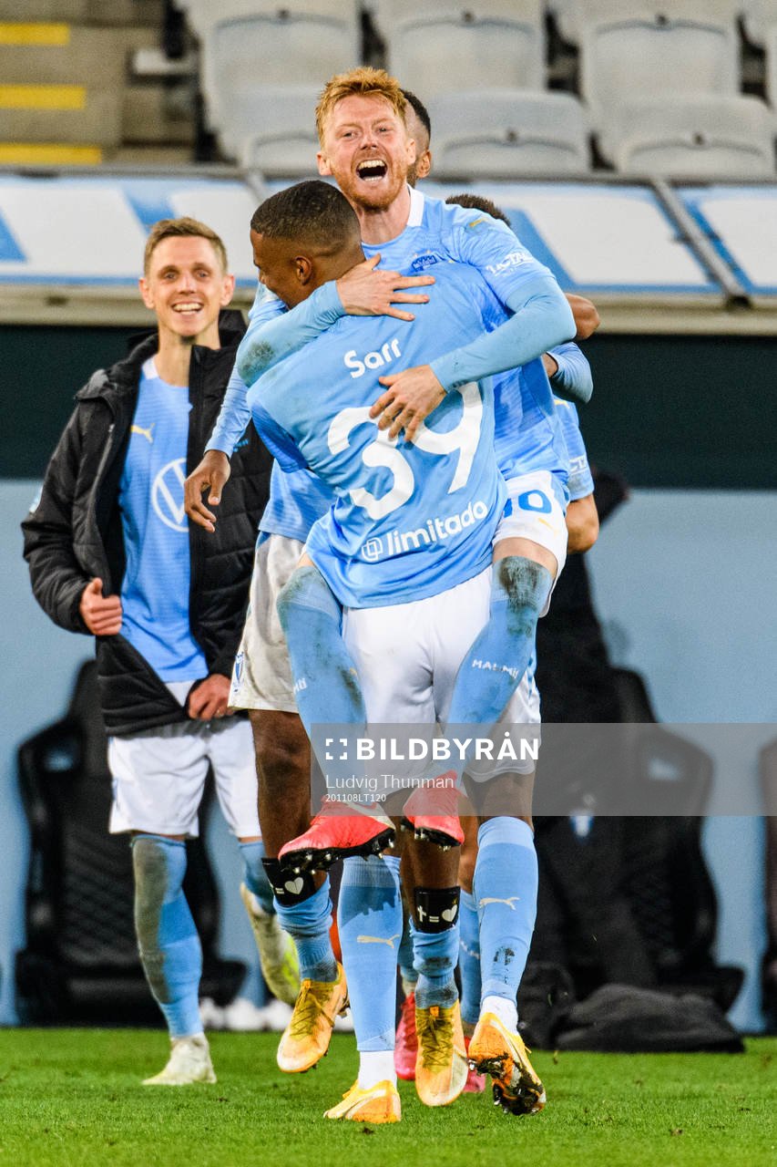 Malmö FFs  Anders Christiansen jublar med Amin Sarr