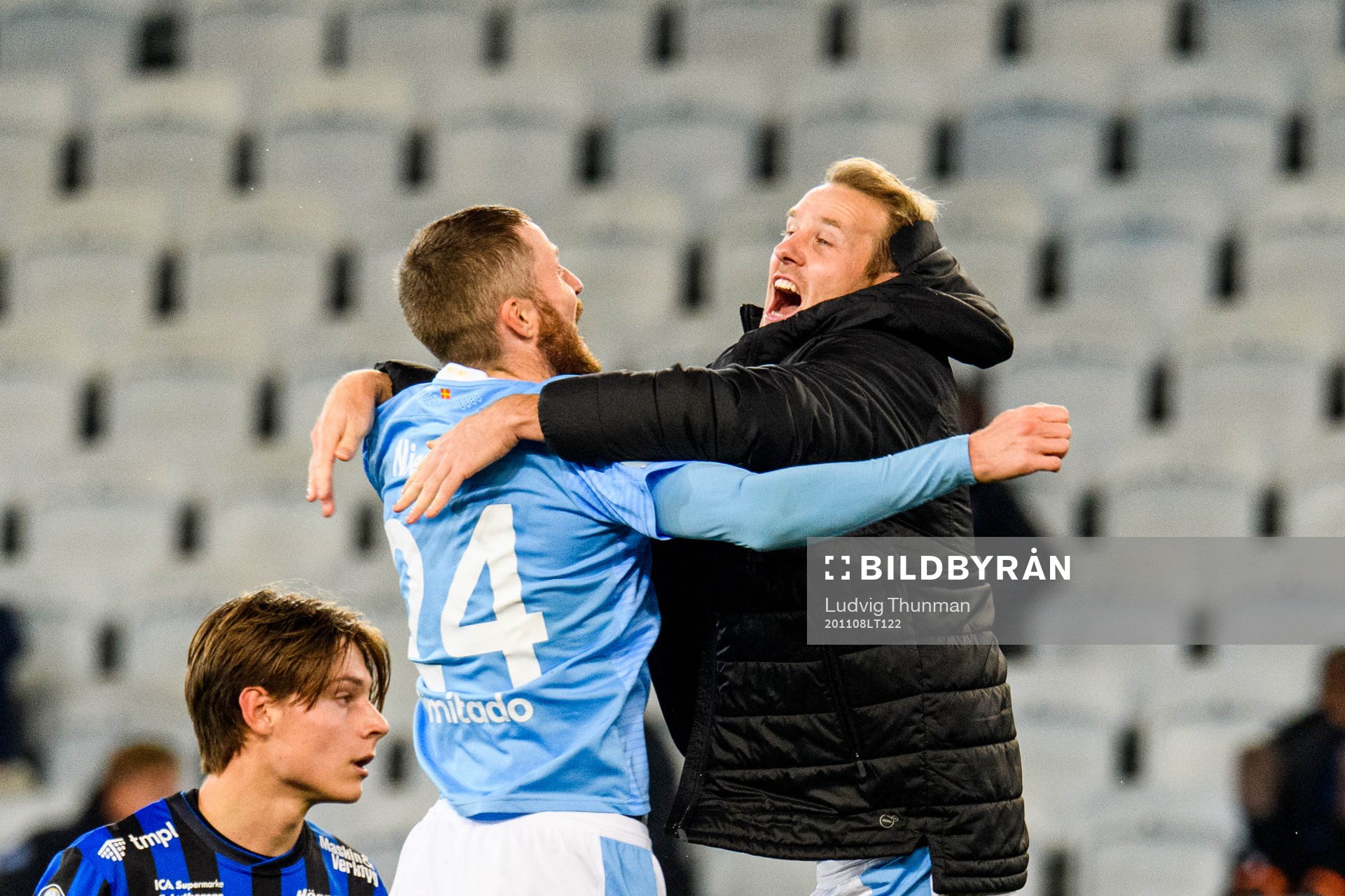 Malmö FFs Lasse Nielsen jublar med Ola Toivonen