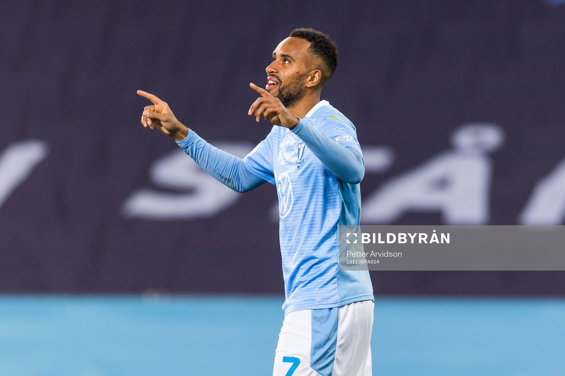 Malmö FFs  Isaac Kiese Thelin jublar