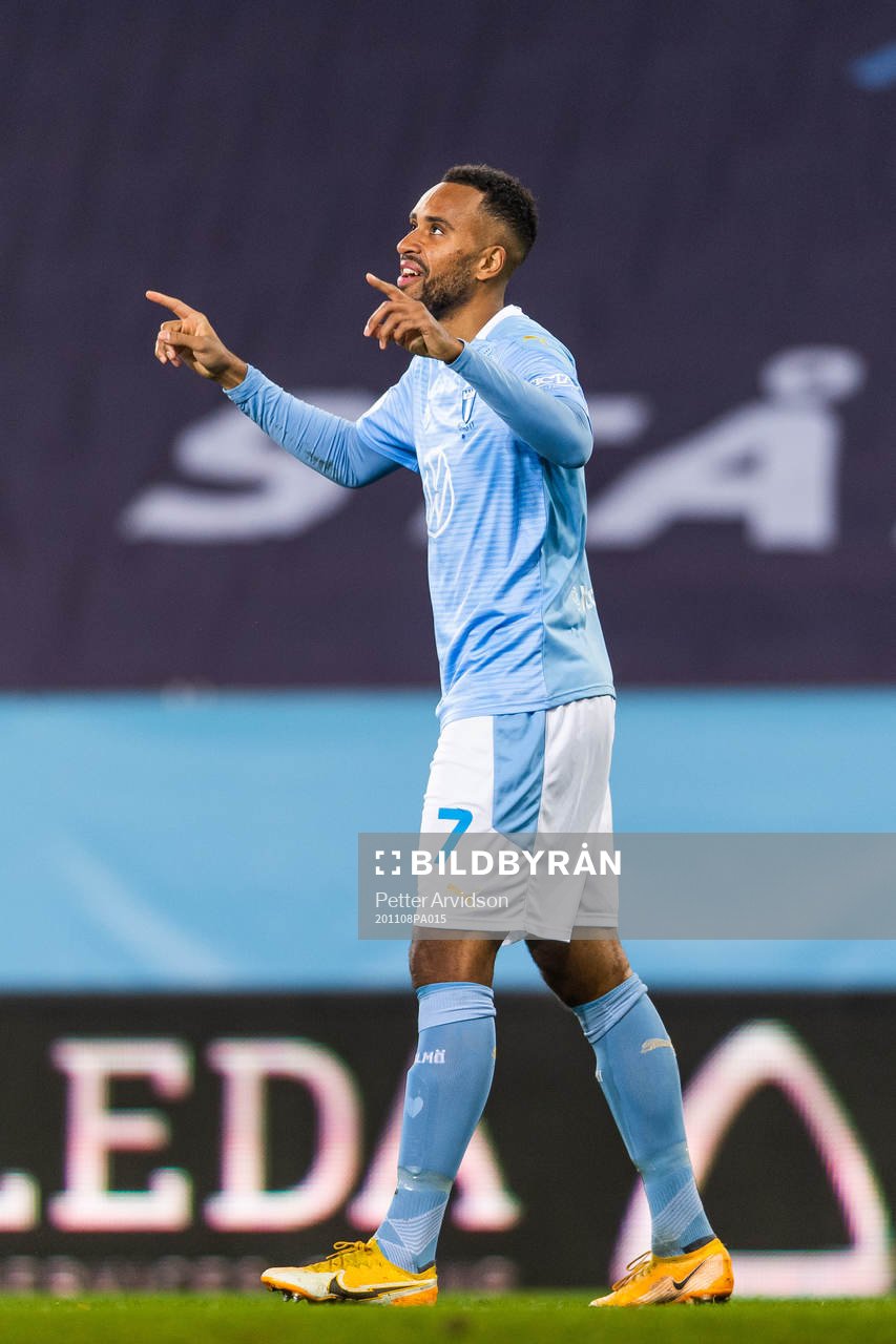 Malmö FFs  Isaac Kiese Thelin jublar