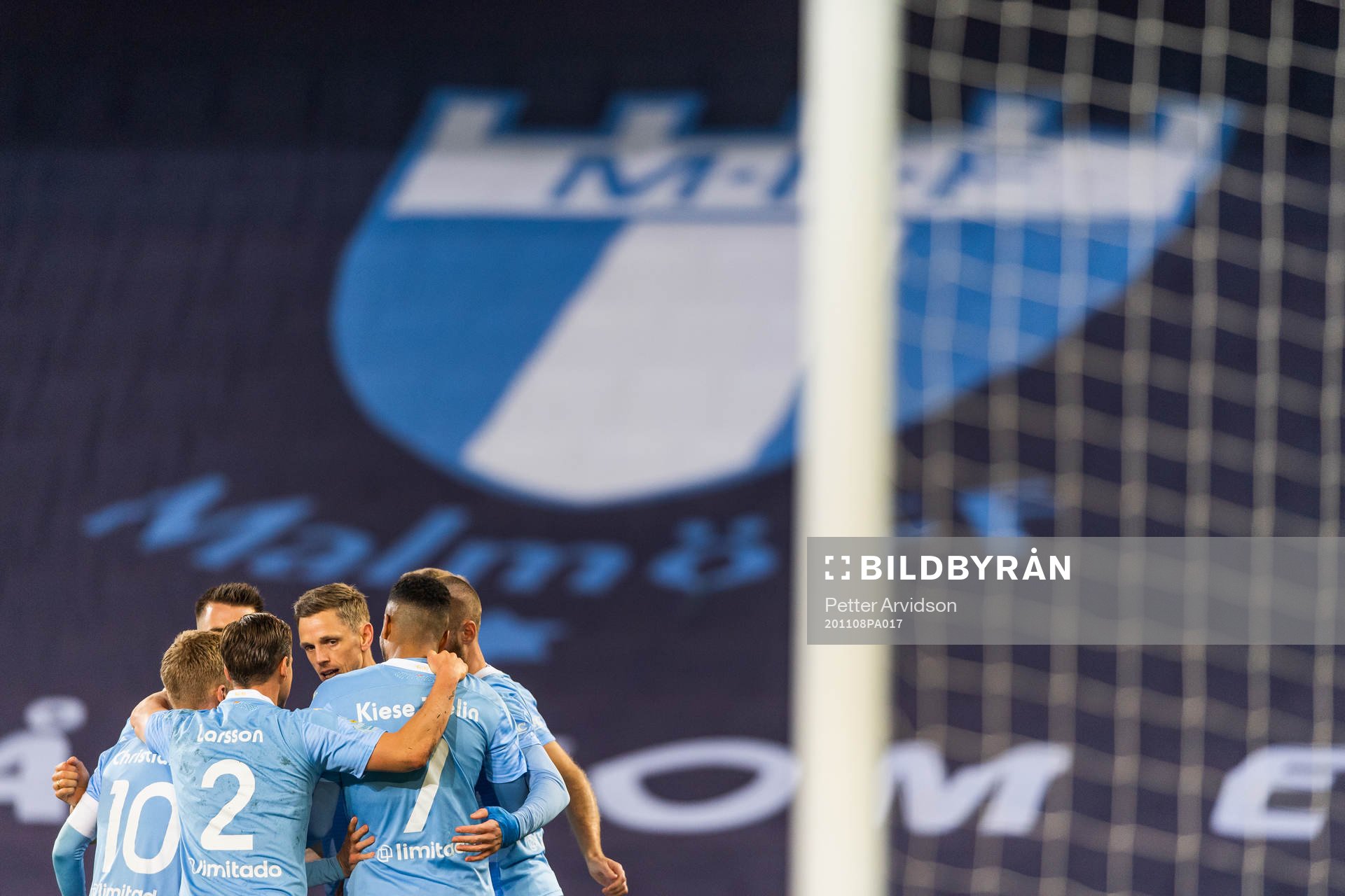 Malmö FFs  Isaac Kiese Thelin jublar med lagkamrater