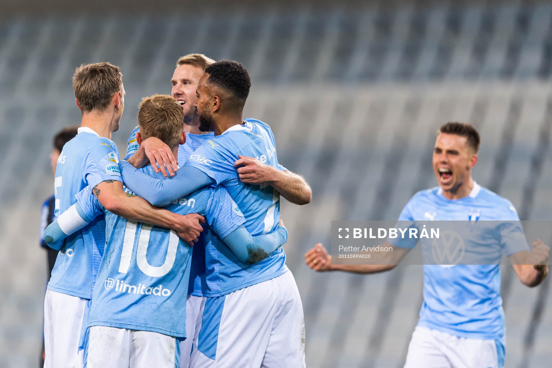 Malmö FFs  Anders Christiansen jublar med lagkamrater