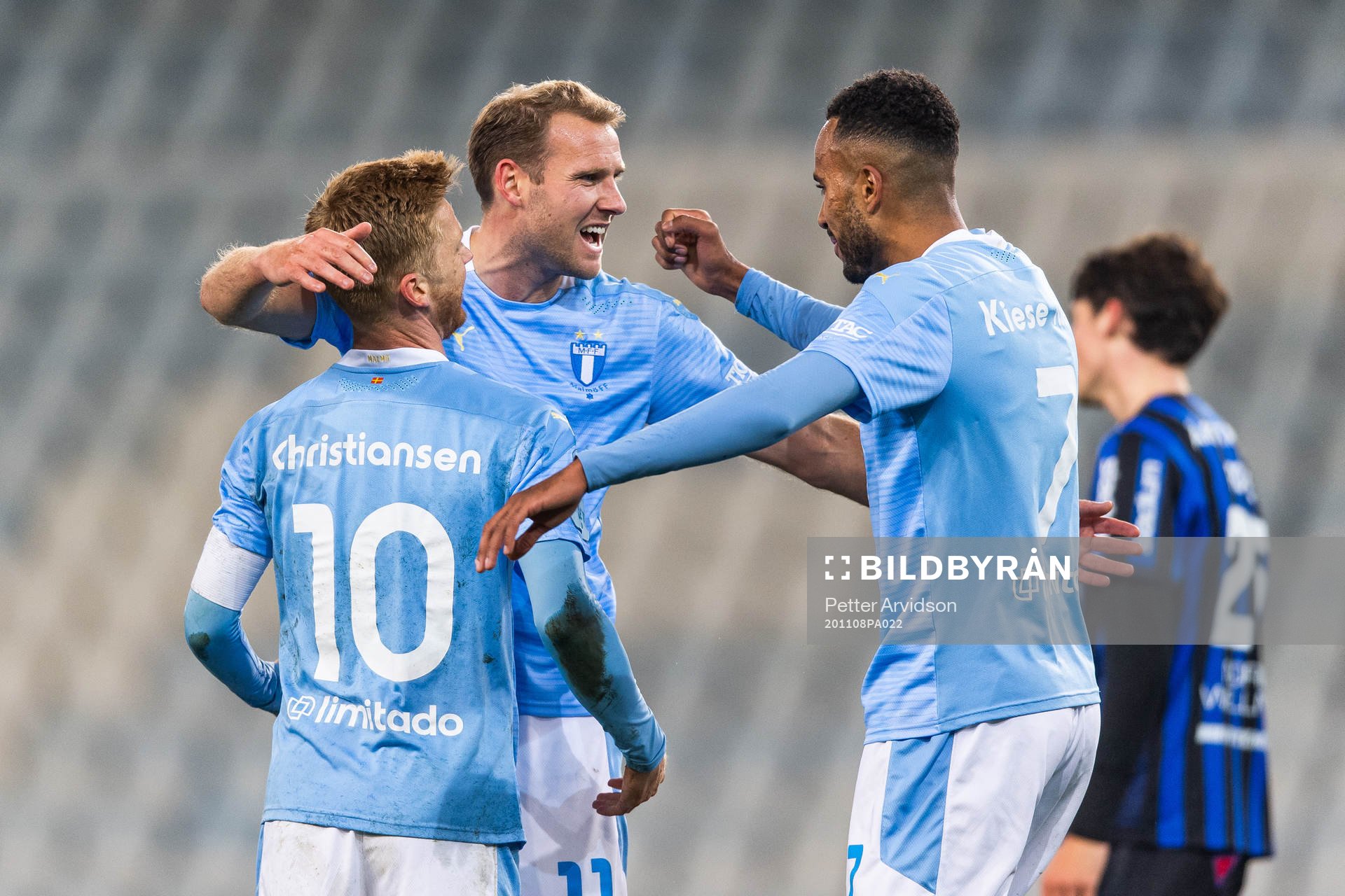 Malmö FFs  Anders Christiansen jublar Ola Toivonen och
