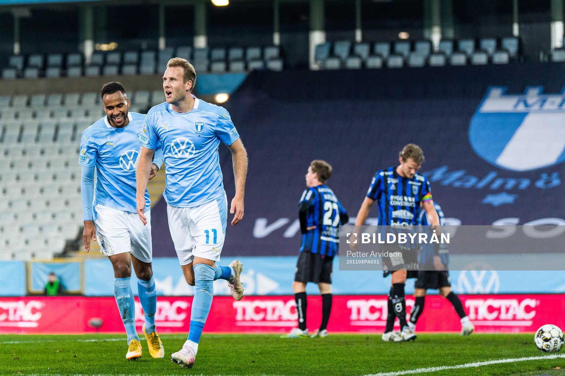 Malmö FFs Ola Toivonen jublar efter att han gjort 3-0 under fotbollsmatchen i Allsvenskan mellan Malmö FF och Sirius den 8 november 2020 i Malmö.