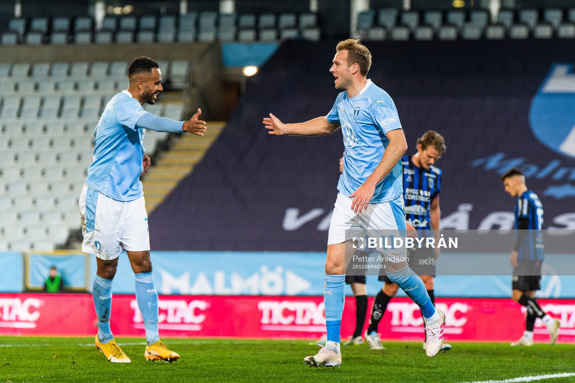 Malmö FFs  Ola Toivonen och Ola Toivonen jublar