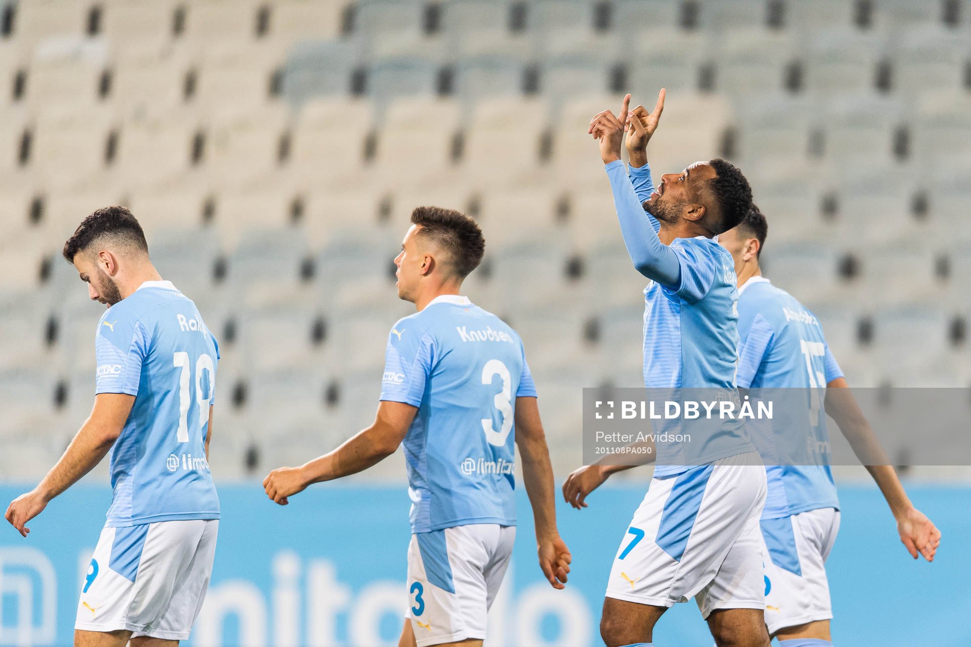 Malmö FFs  Isaac Kiese Thelin jublar