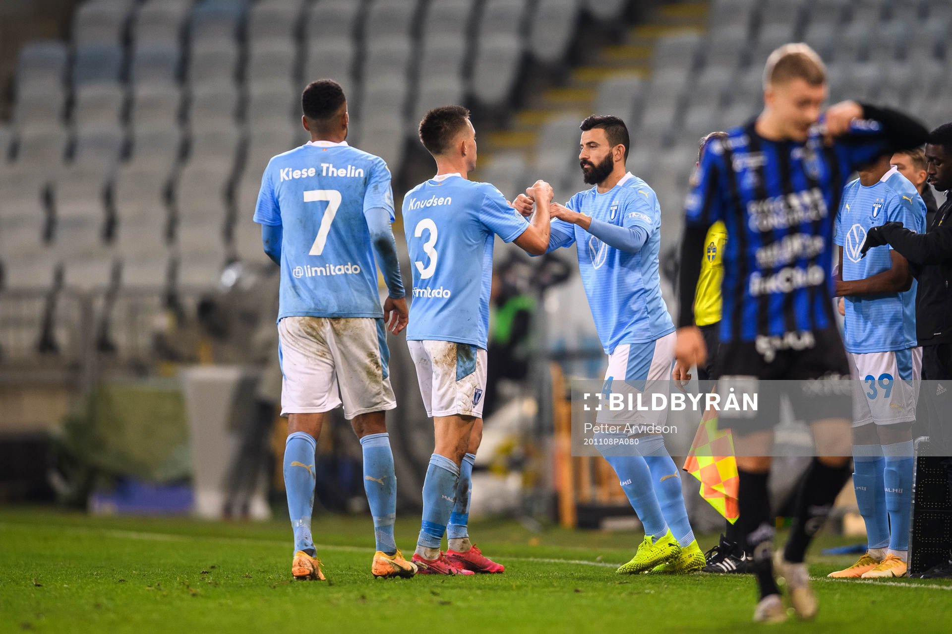 Malmö FFs Jonas Knudsen byter med Behrang Safari