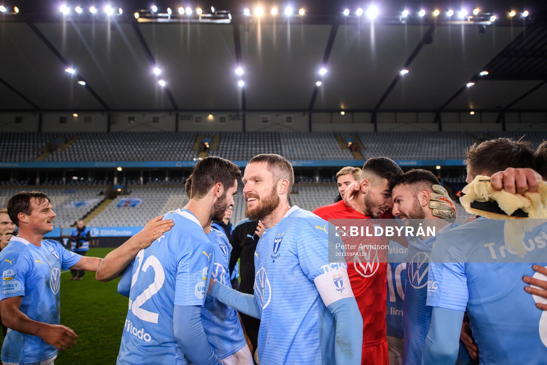 Malmö FFs Lasse Nielsen, målvakt Marko Johansson och Erdal Rakip jublar över SM-guldet efter fotbollsmatchen i Allsvenskan mellan Malmö FF och Sirius den 8 november 2020 i Malmö.