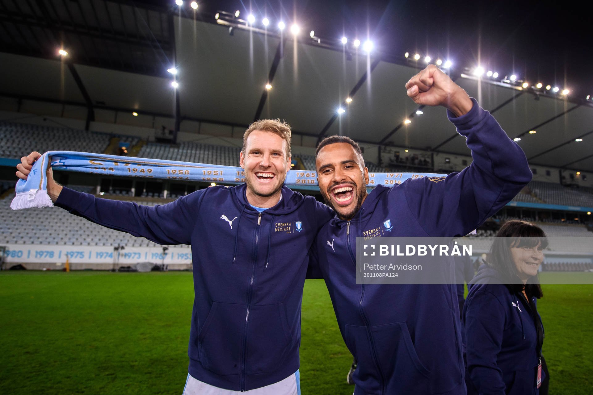 Malmö FFs Ola Toivonen och Isaac Kiese Thelin jublar över