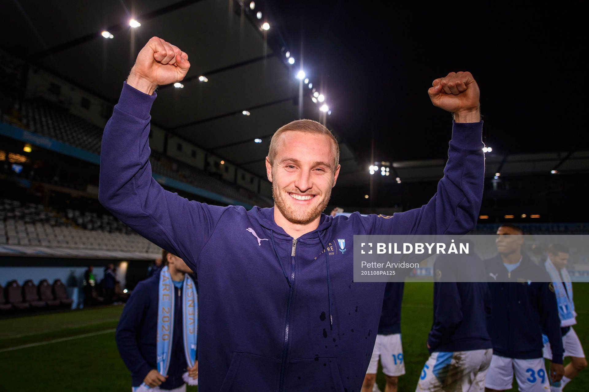 Malmö FFs Franz Brorsson jublar över SM-guldet efter fotbollsmatchen i Allsvenskan mellan Malmö FF och Sirius den 8 november 2020 i Malmö.