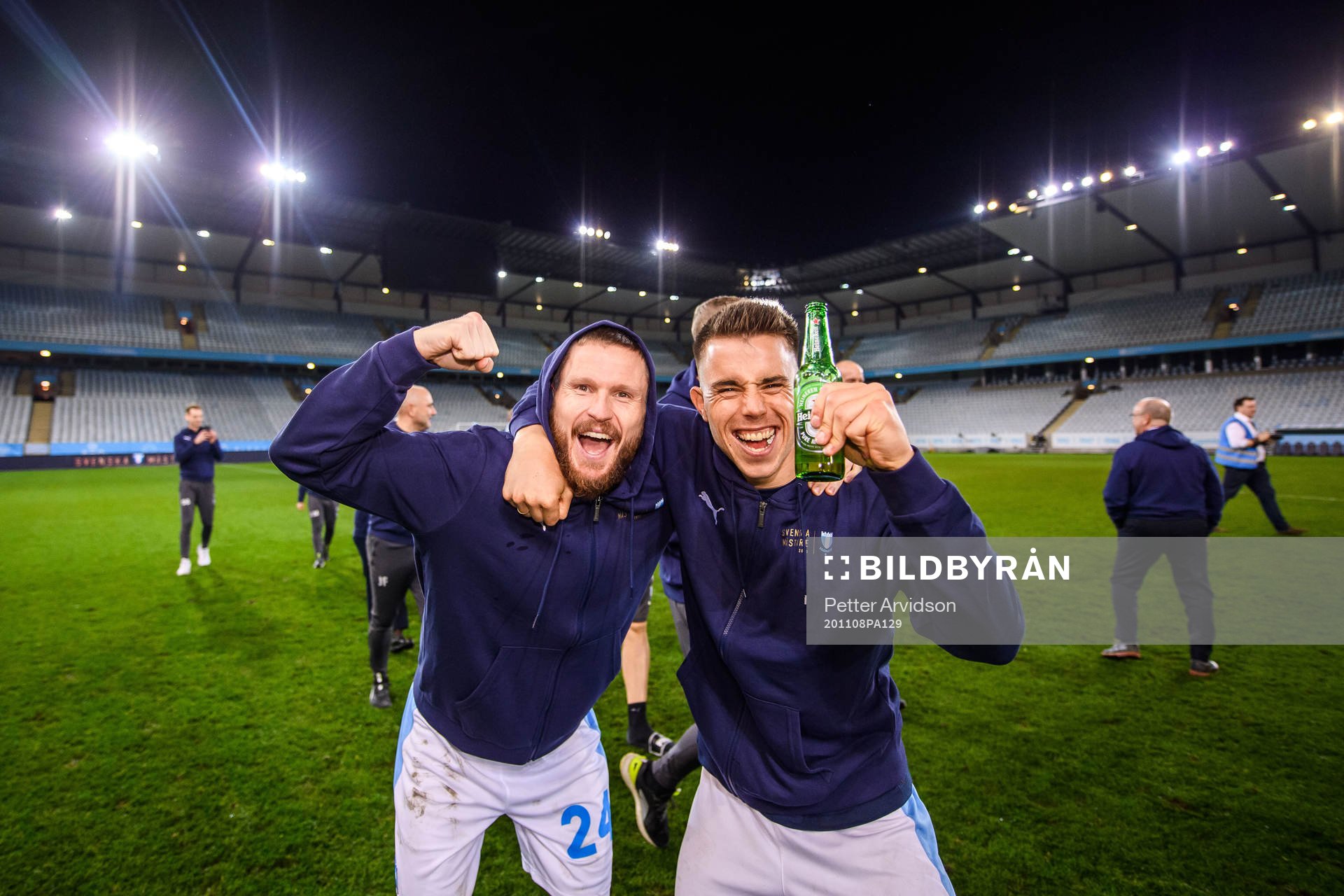 Malmö FFs Lasse Nielsen och Jonas Knudsen jublar över
