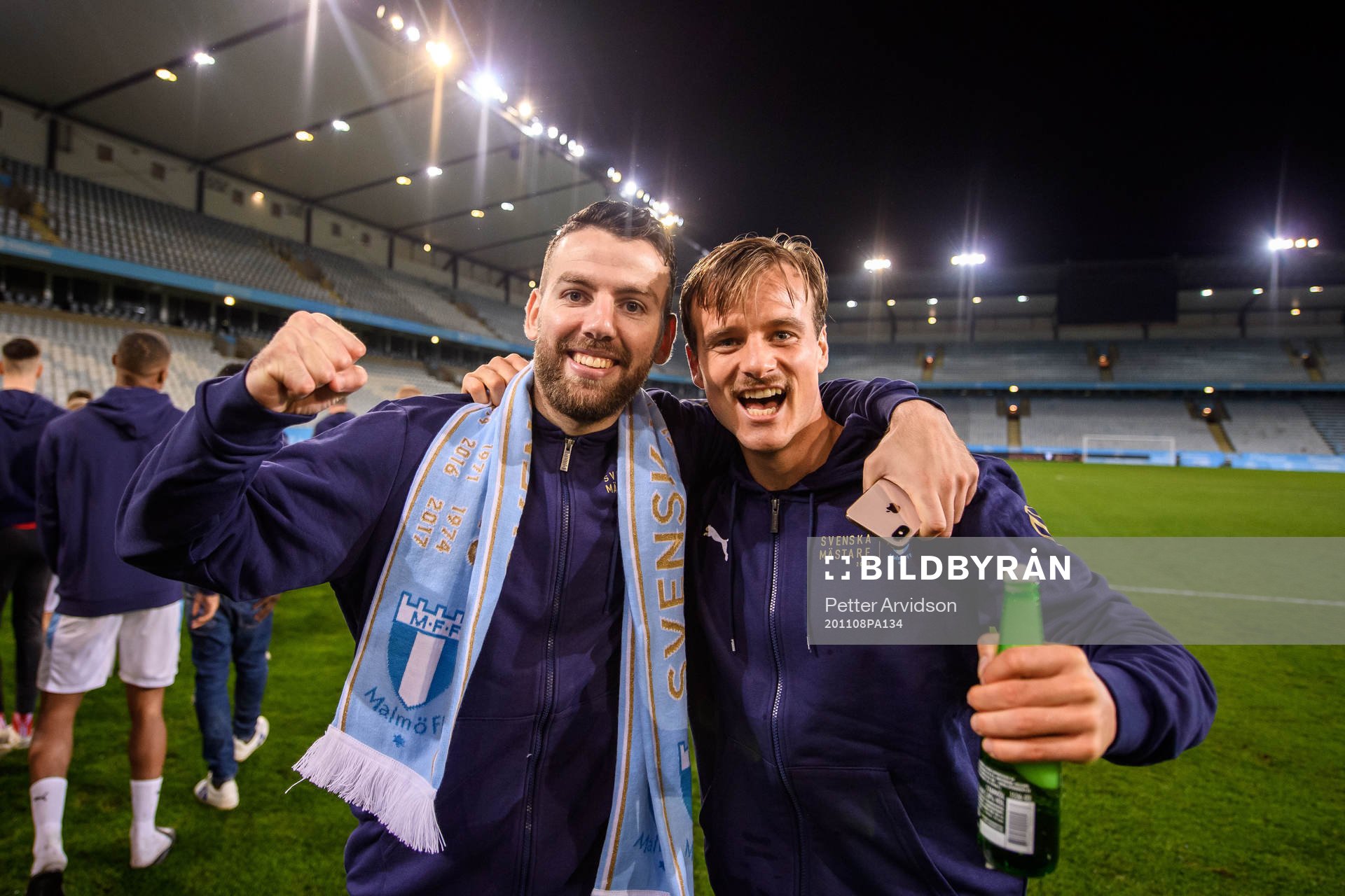 Malmö FFs Erdal Rakip och Eric Larsson jublar över