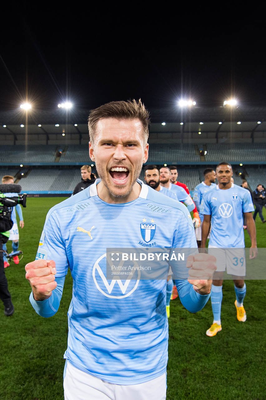 Malmö FFs Isaac Kiese Thelin jublar över SM-guldet