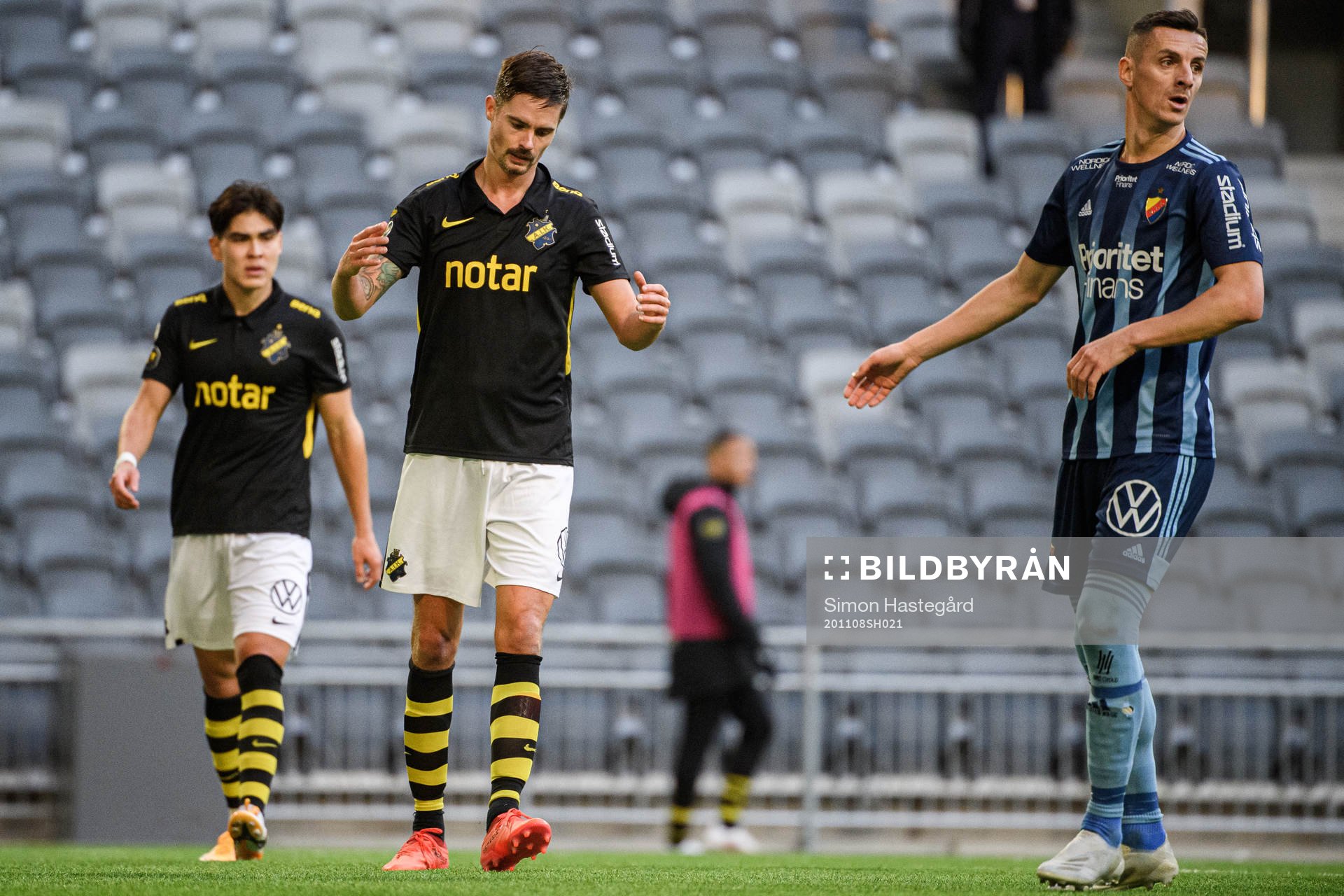 s Mikael Lustig och Djurgårdens Haris Radetinac deppar