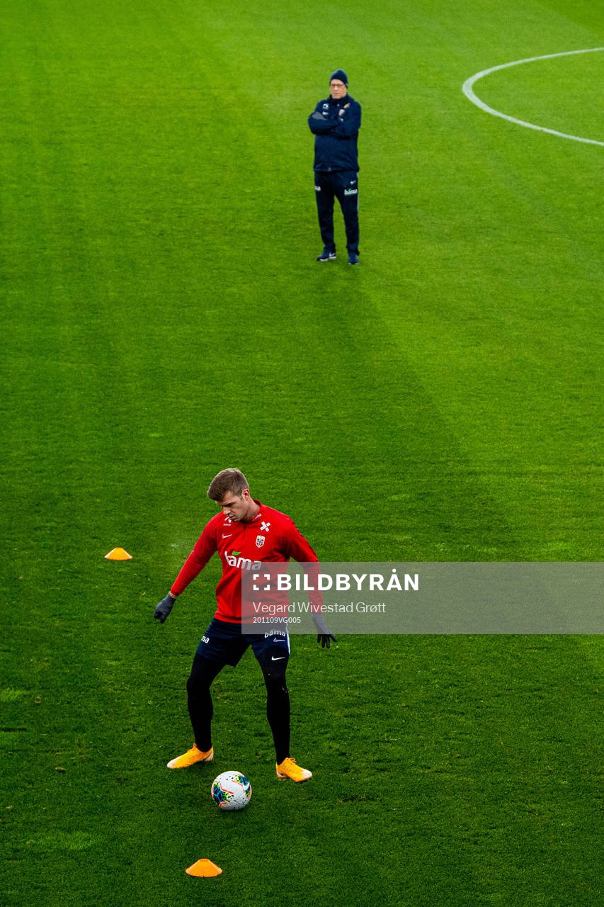 Alexander Sørloth and Lars Lagerbäck, head coach of the