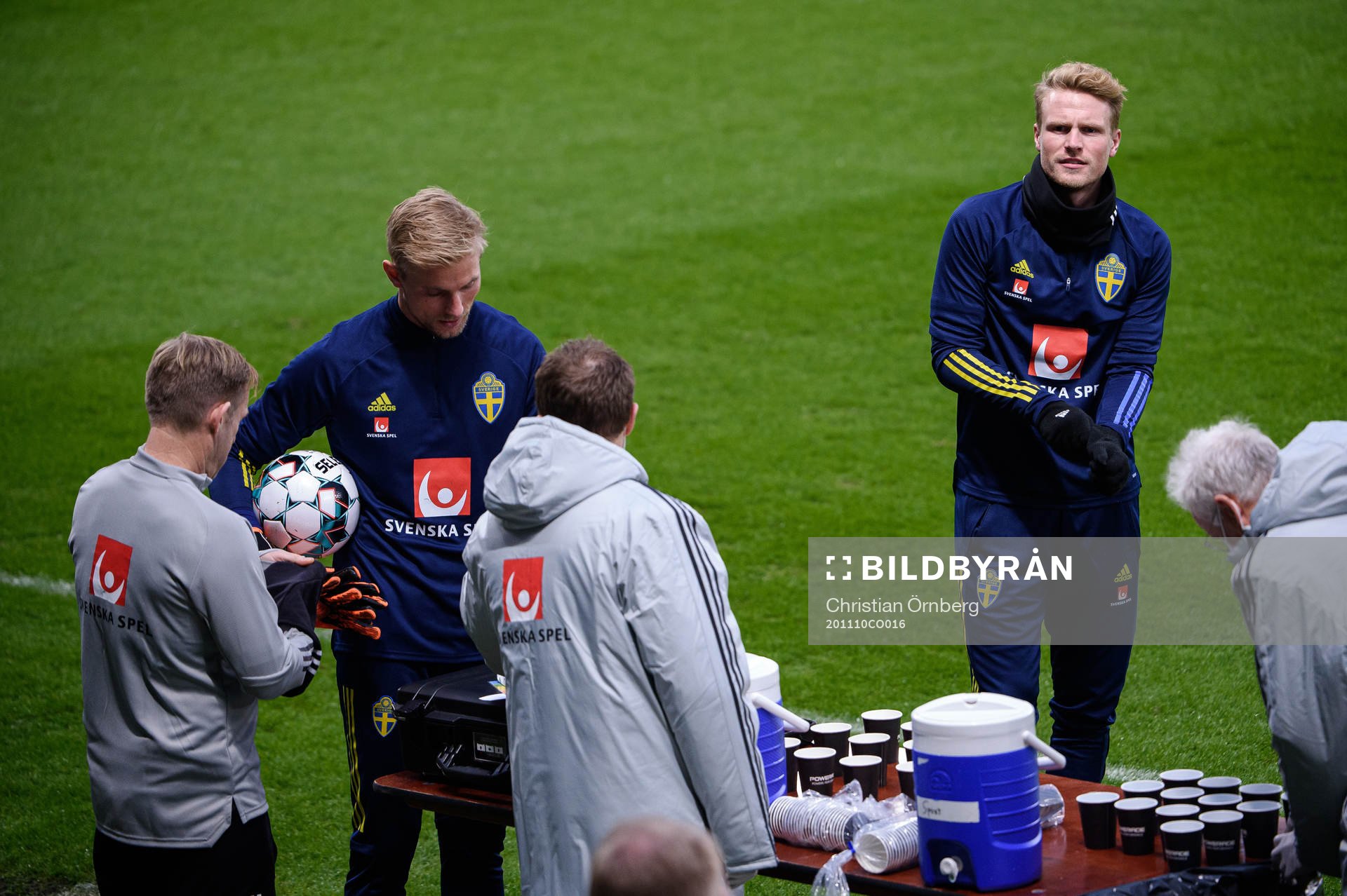 Goalkeeper Jacob Rinne and Oscar Hiljemark of the Swedish national football team during a training session on November 10, 2020 in Copenhagen.