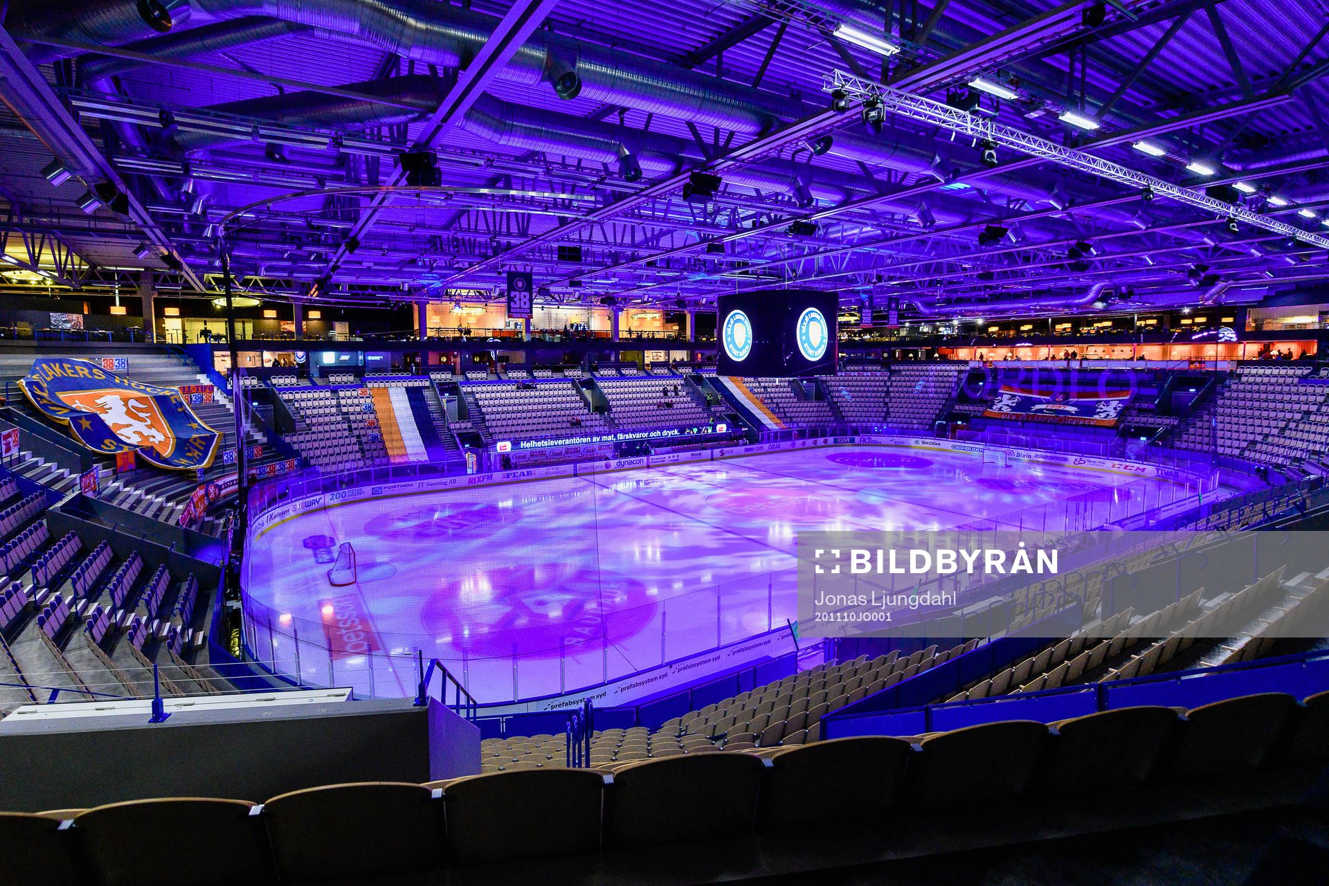 Interiör vy från Vida arena före ishockeymatchen i SHL