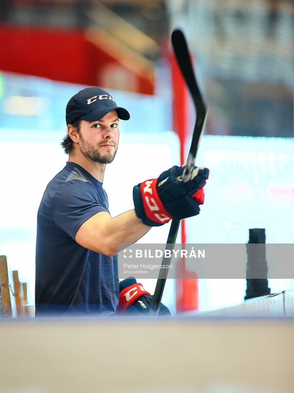 Linköpings Andrew Gordon före ishockeymatchen i SHL