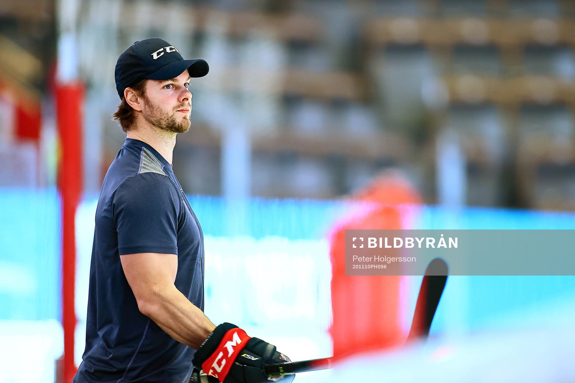 Linköpings Andrew Gordon före ishockeymatchen i SHL