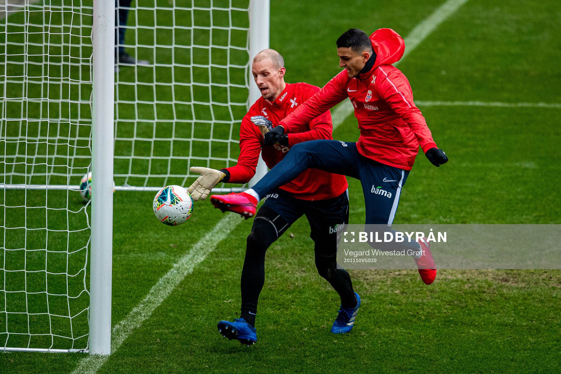 Goalkeeper André Hansen and Mohamed «Moi» Elyounoussi of