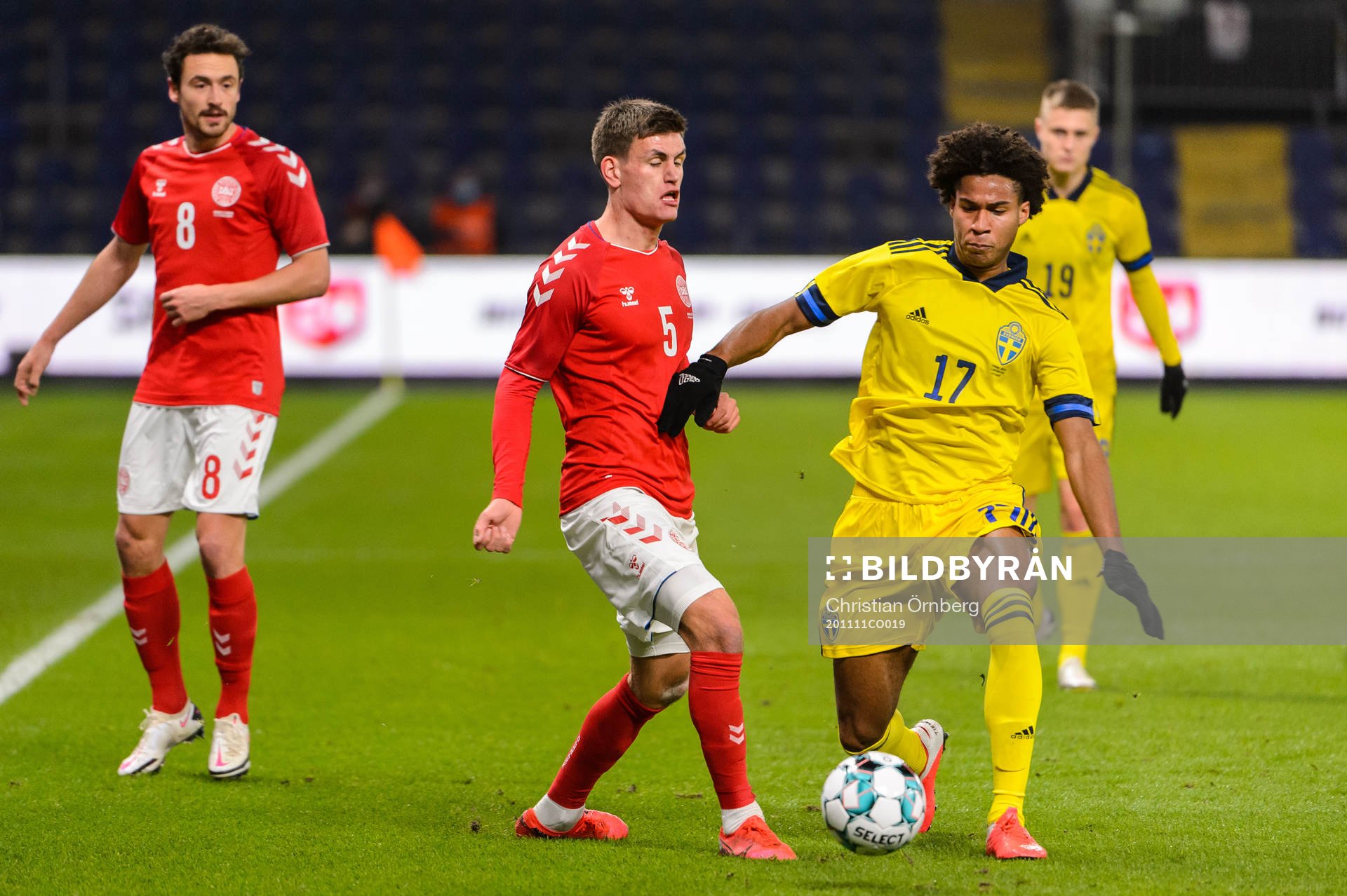 Joakim Mæhle of Denmark and Jens-Lys Cajuste of Sweden
