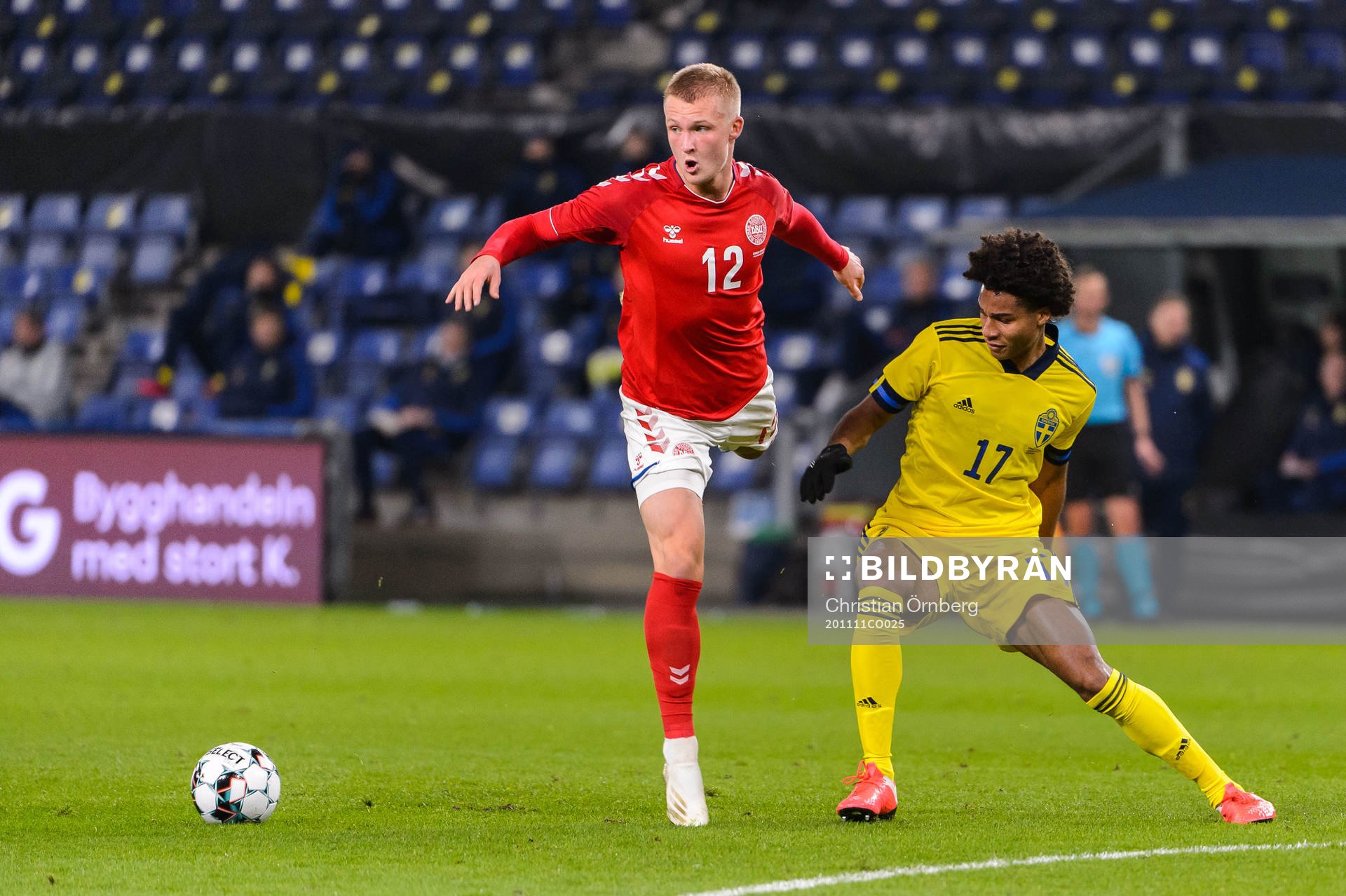 Kasper Dolberg of Denmark and Jens-Lys Cajuste of Sweden