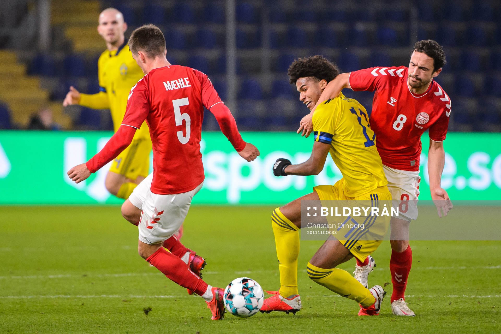Thomas Delaney of Denmark and Jens-Lys Cajuste of Sweden