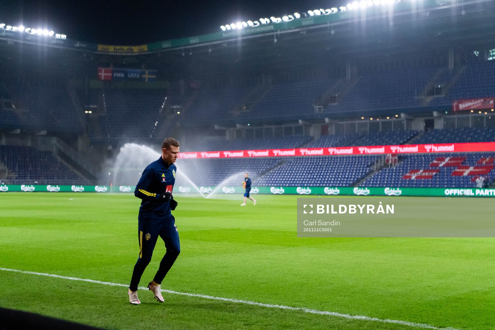 Viktor Claesson of Sweden warms up