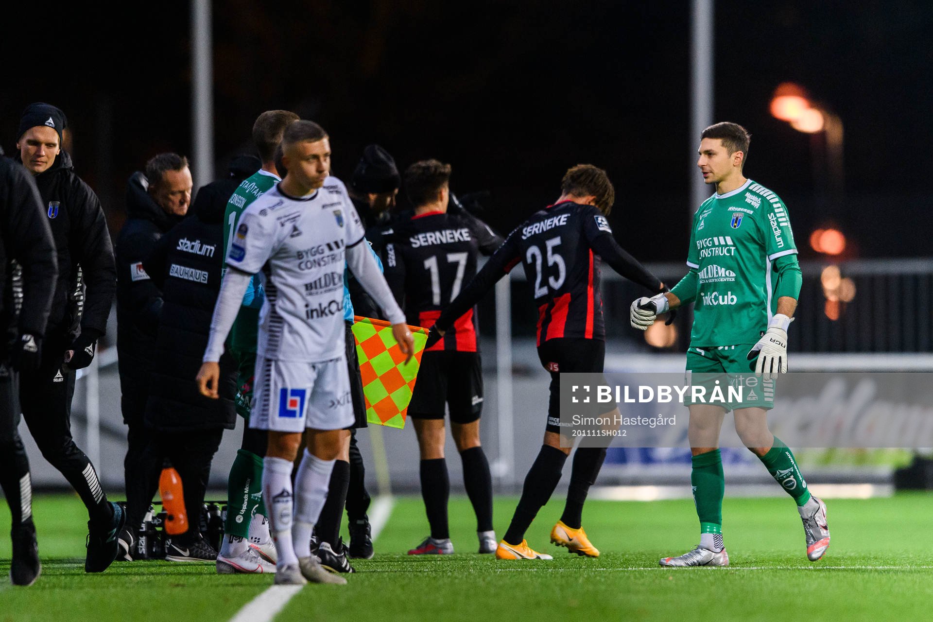 Sirius målvakt Jonathan Viscosi byter med målvakt Lukas