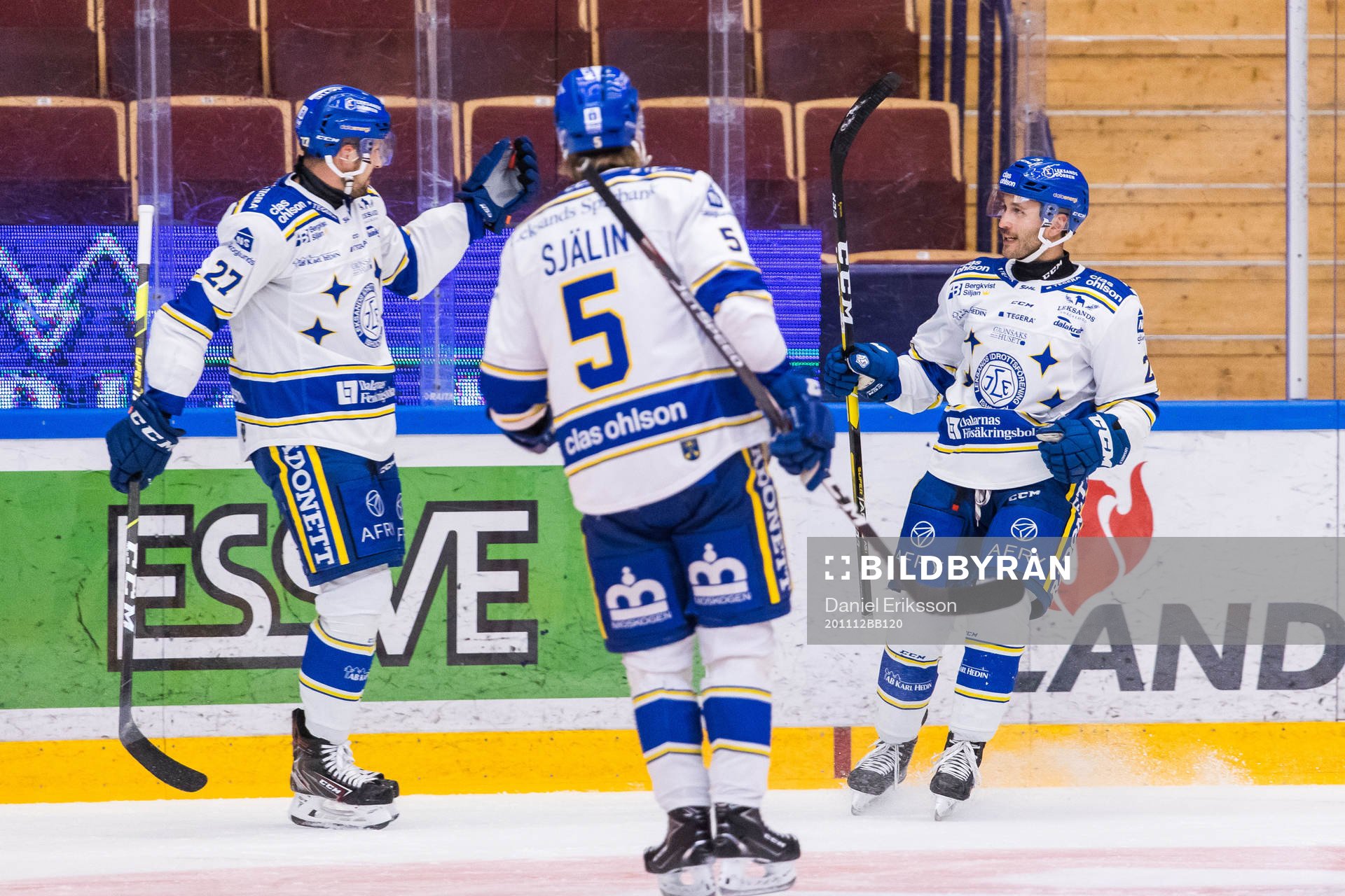 Leksands Marek Hrivík jublar med Carter Camper